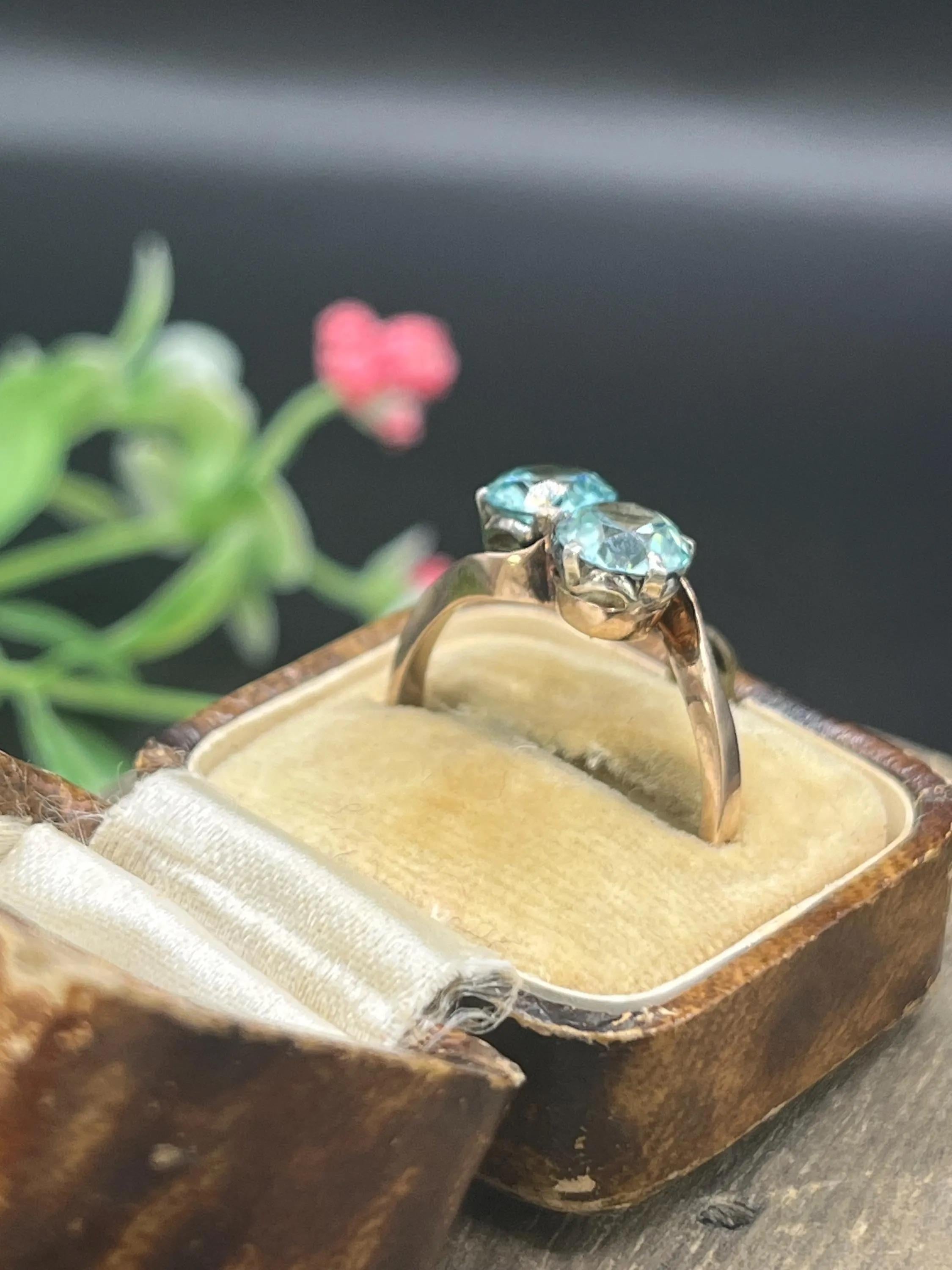 Women's or Men's Vintage 9ct Yellow Gold, Two Stone Zircon Crossover Ring For Sale