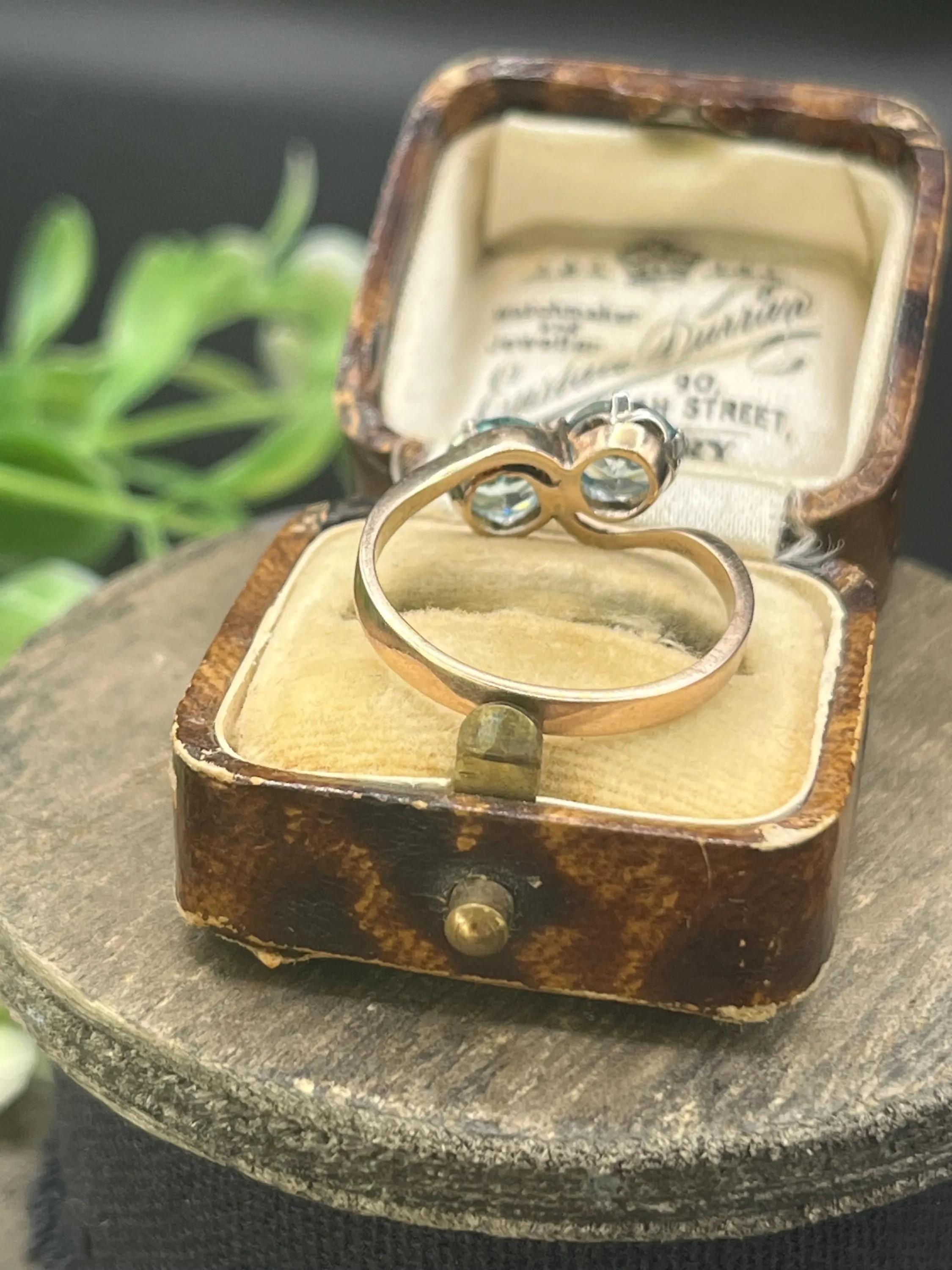 Vintage 9ct Yellow Gold, Two Stone Zircon Crossover Ring For Sale 4