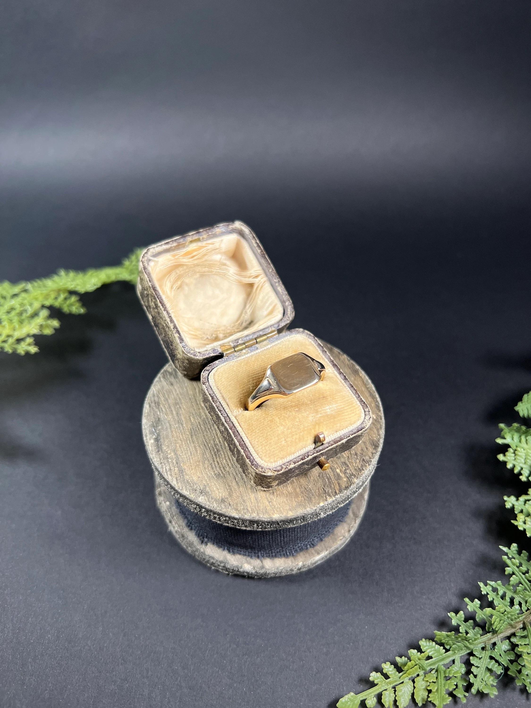 Women's or Men's Vintage 9ct Yellow & White Gold, Birmingham Marked 1933, Rectangular Signet Ring For Sale