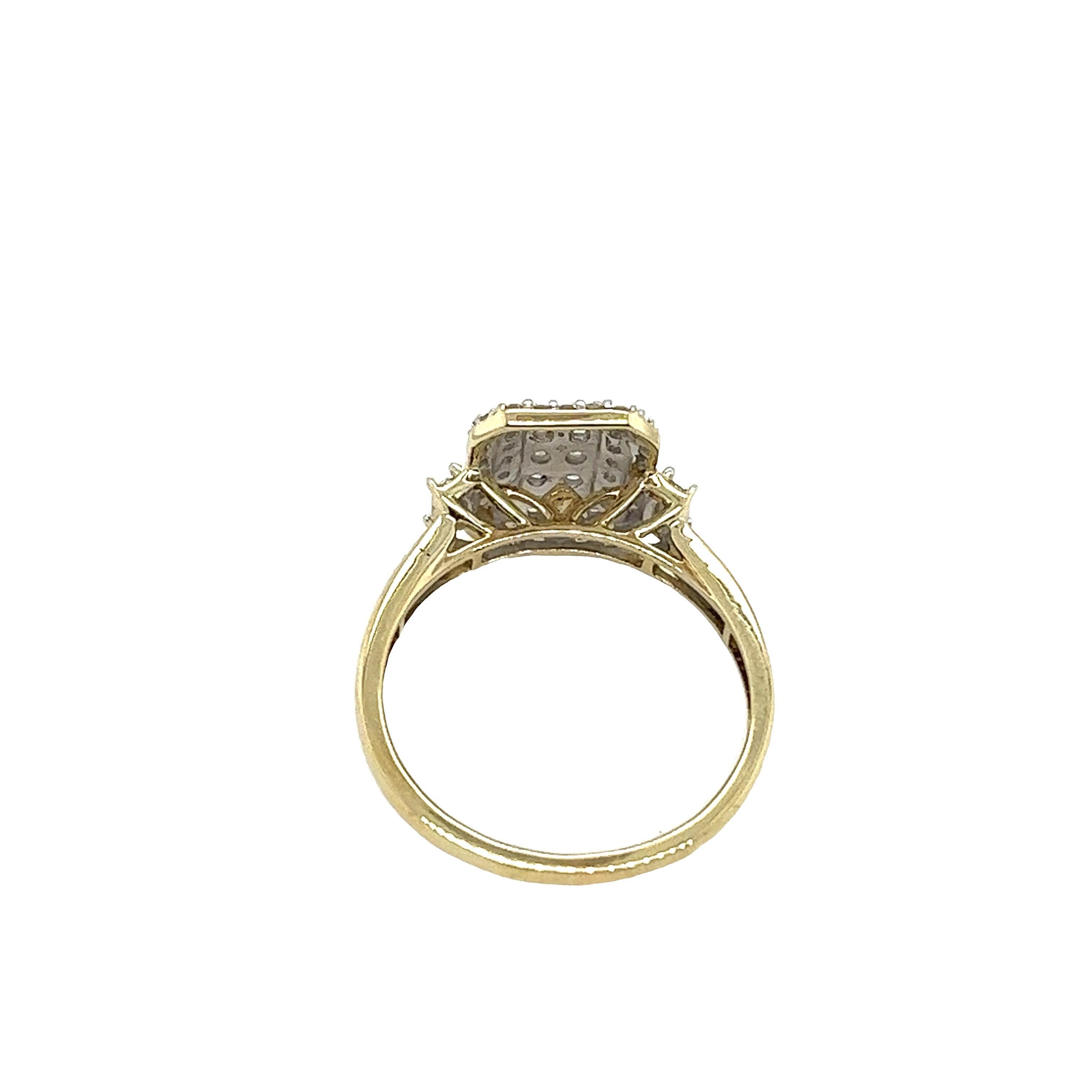 Vintage 9ct Yellow & White Gold Diamond Cluster Ring Set With 0.63ct Diamonds In Excellent Condition For Sale In London, GB