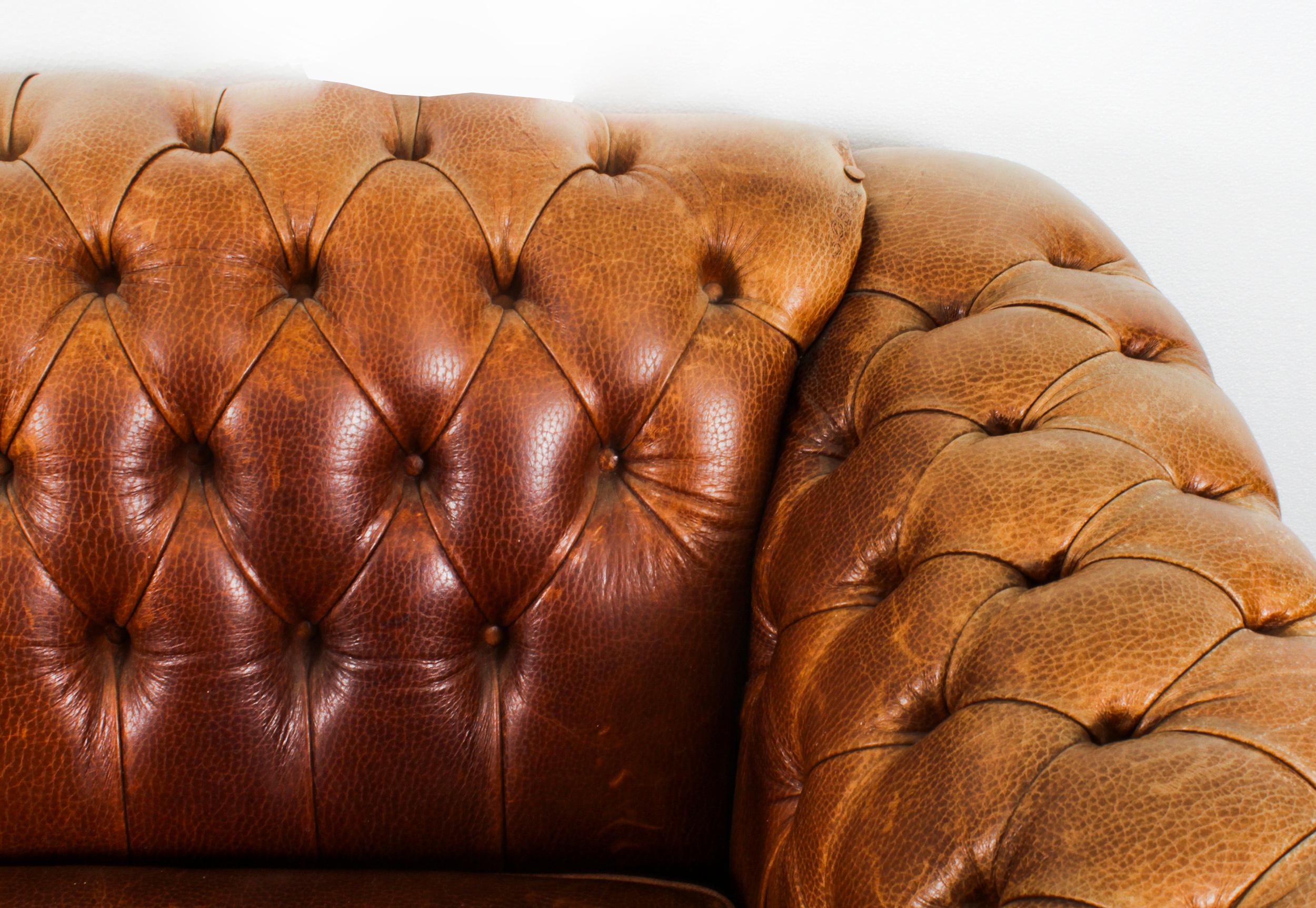 Vintage English Button Back Leather Chesterfield Sofa, Mid 20th Century 5