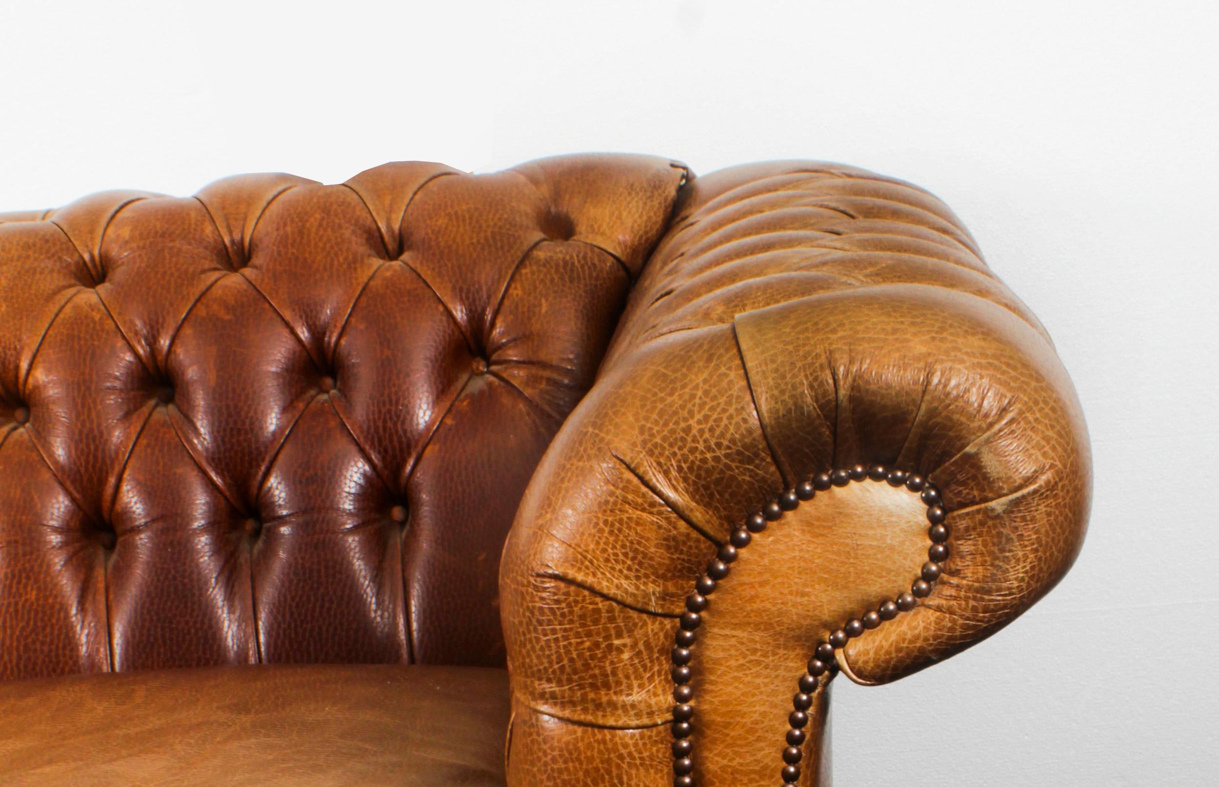 Vintage English Button Back Leather Chesterfield Sofa, Mid 20th Century 6