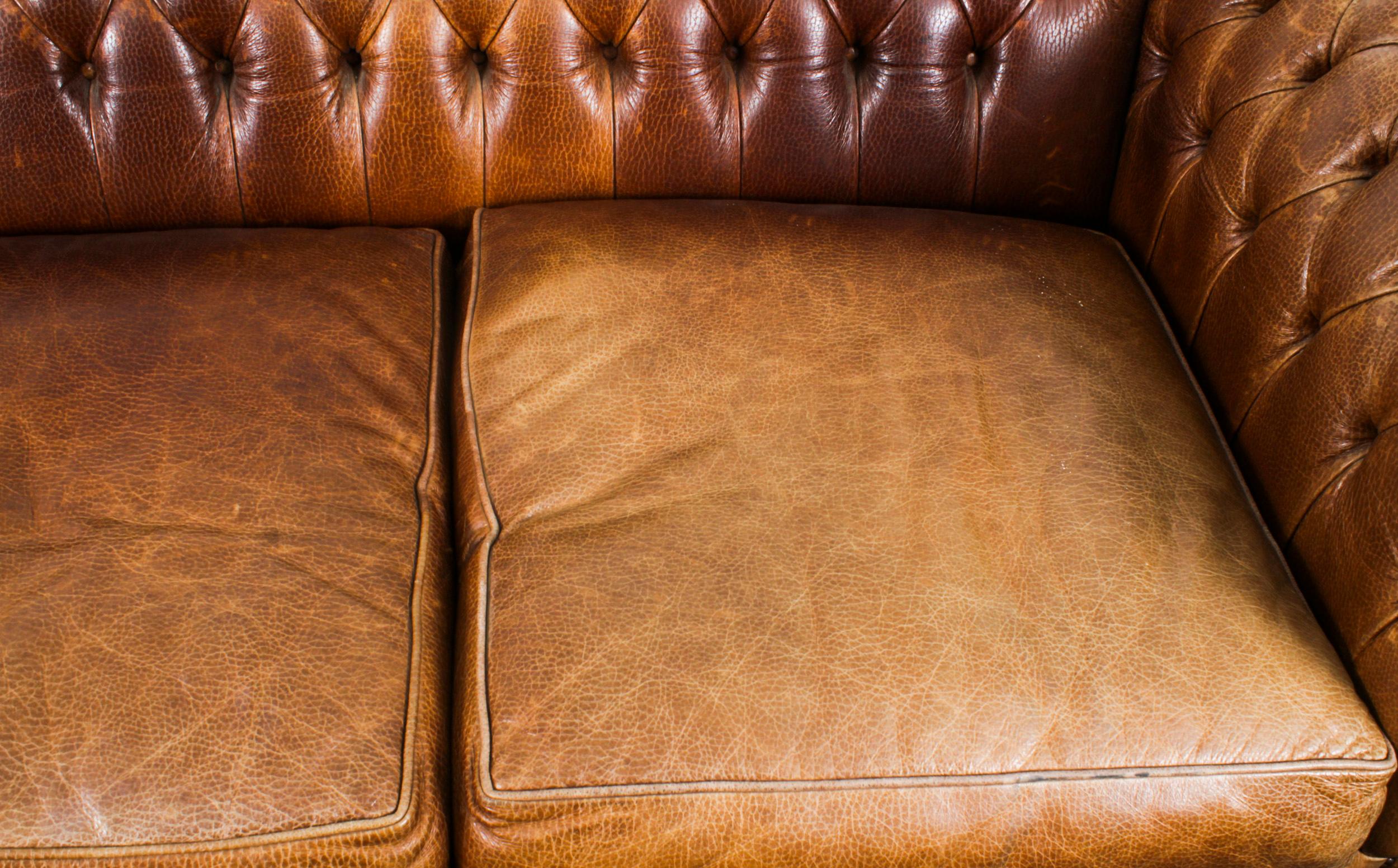 Mid-20th Century Vintage English Button Back Leather Chesterfield Sofa, Mid 20th Century