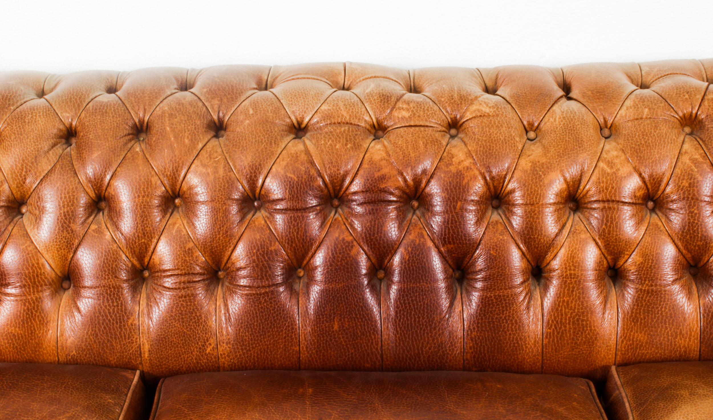 Vintage English Button Back Leather Chesterfield Sofa, Mid 20th Century 3