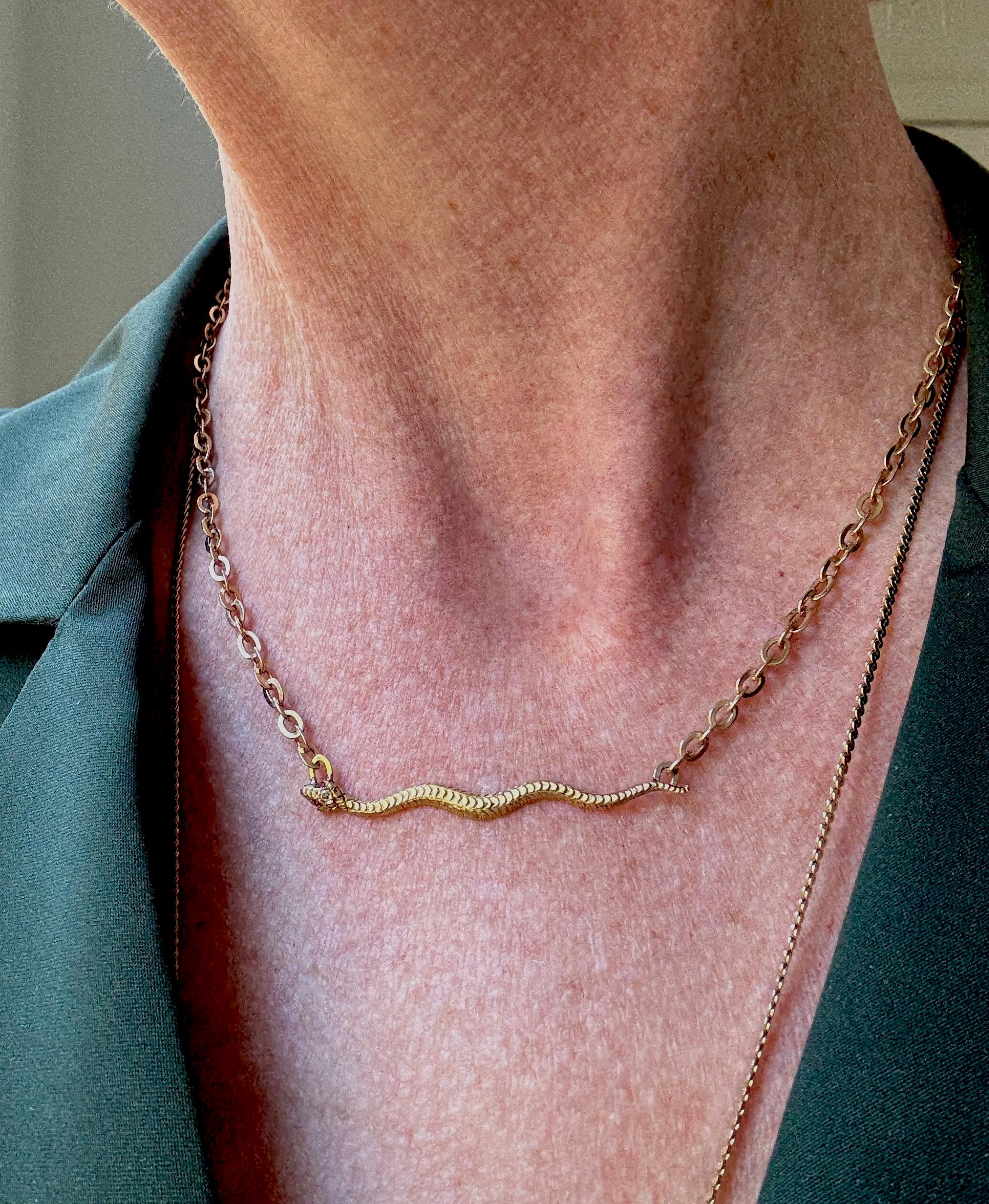 Collana a serpente in oro giallo 9K/14K vintage con rubini e diamanti. In condizioni buone in vendita a San Francisco, CA
