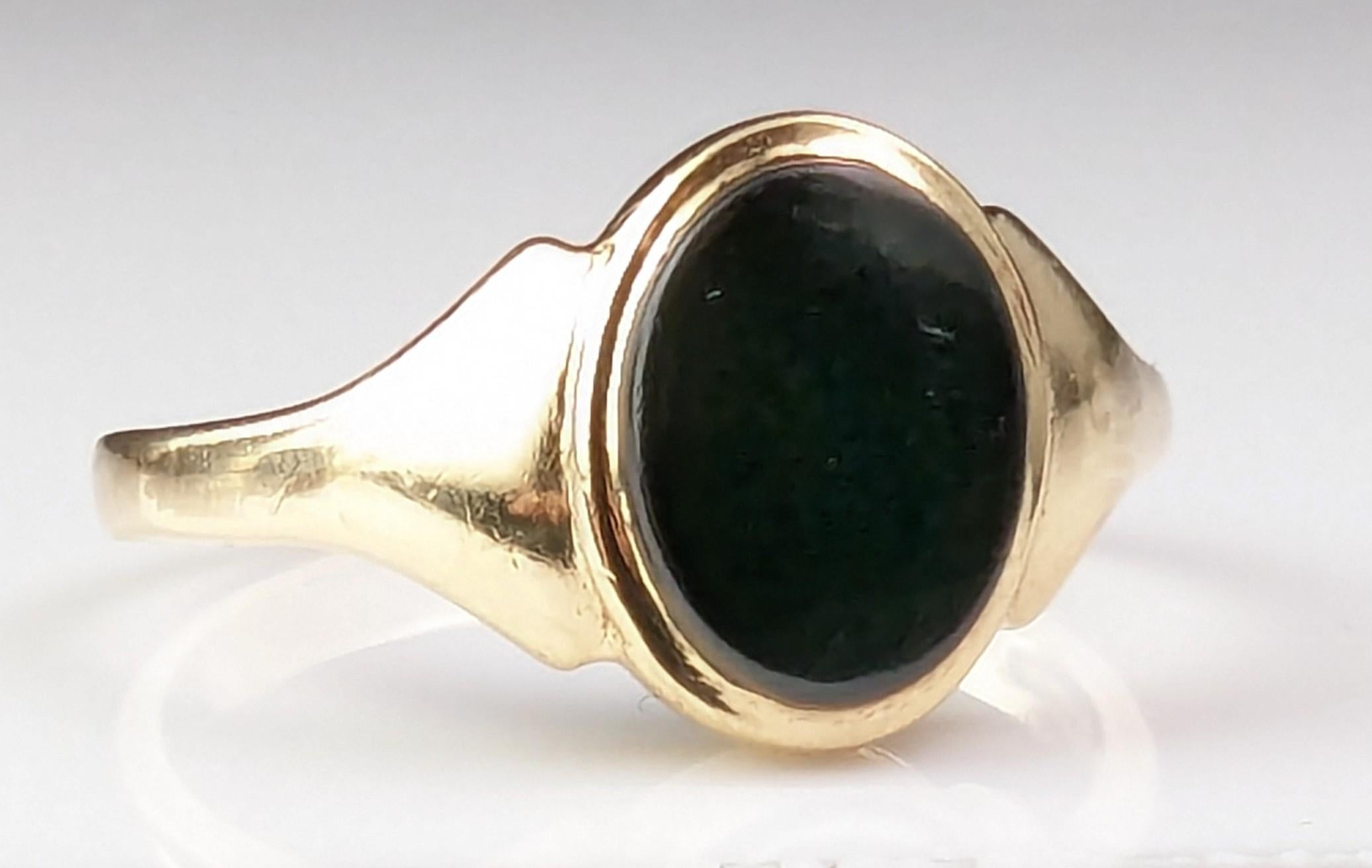 Vintage 9k gold and Onyx Signet ring, Pinky ring  For Sale 3