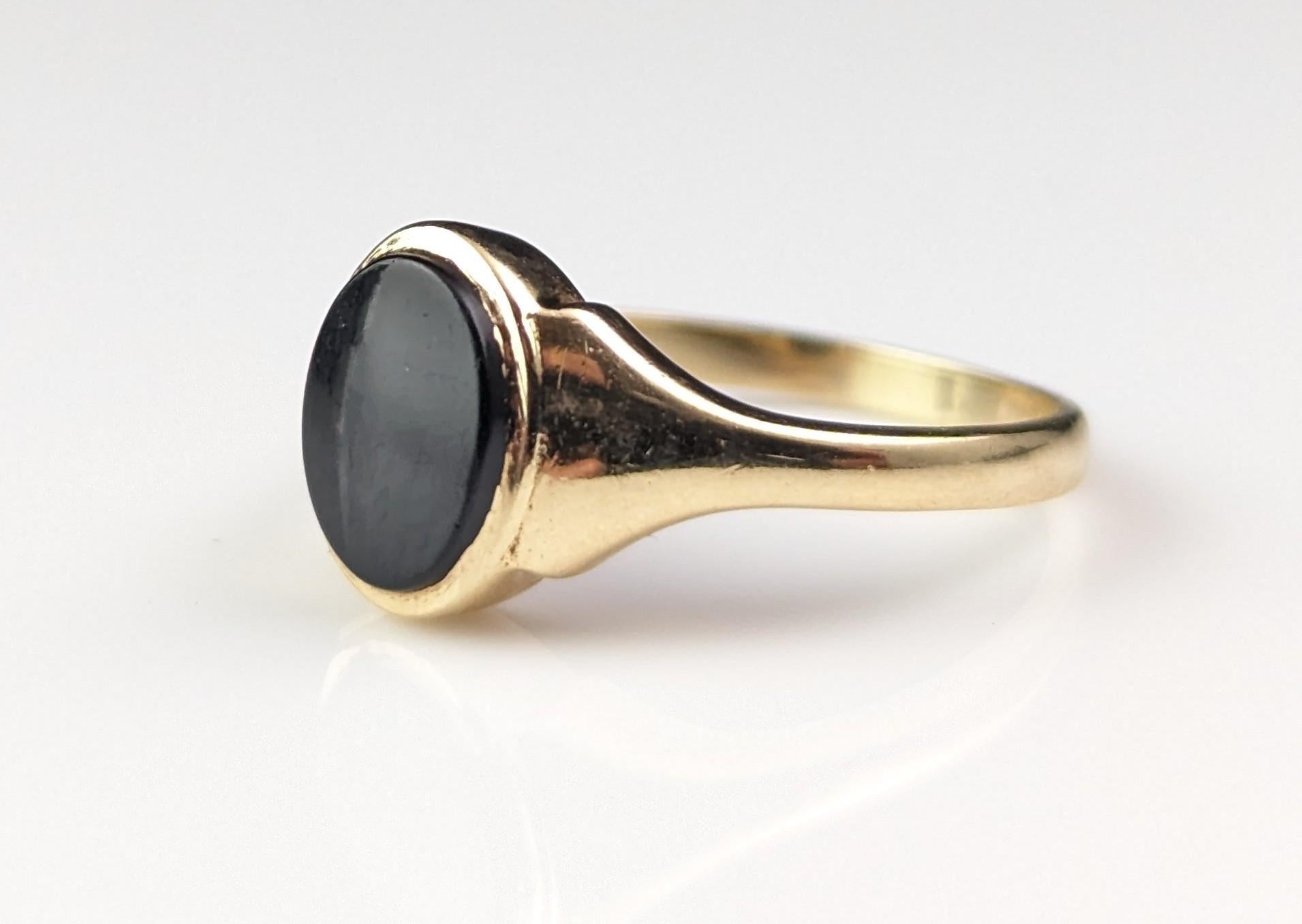 Vintage 9k gold and Onyx Signet ring, Pinky ring  For Sale 4