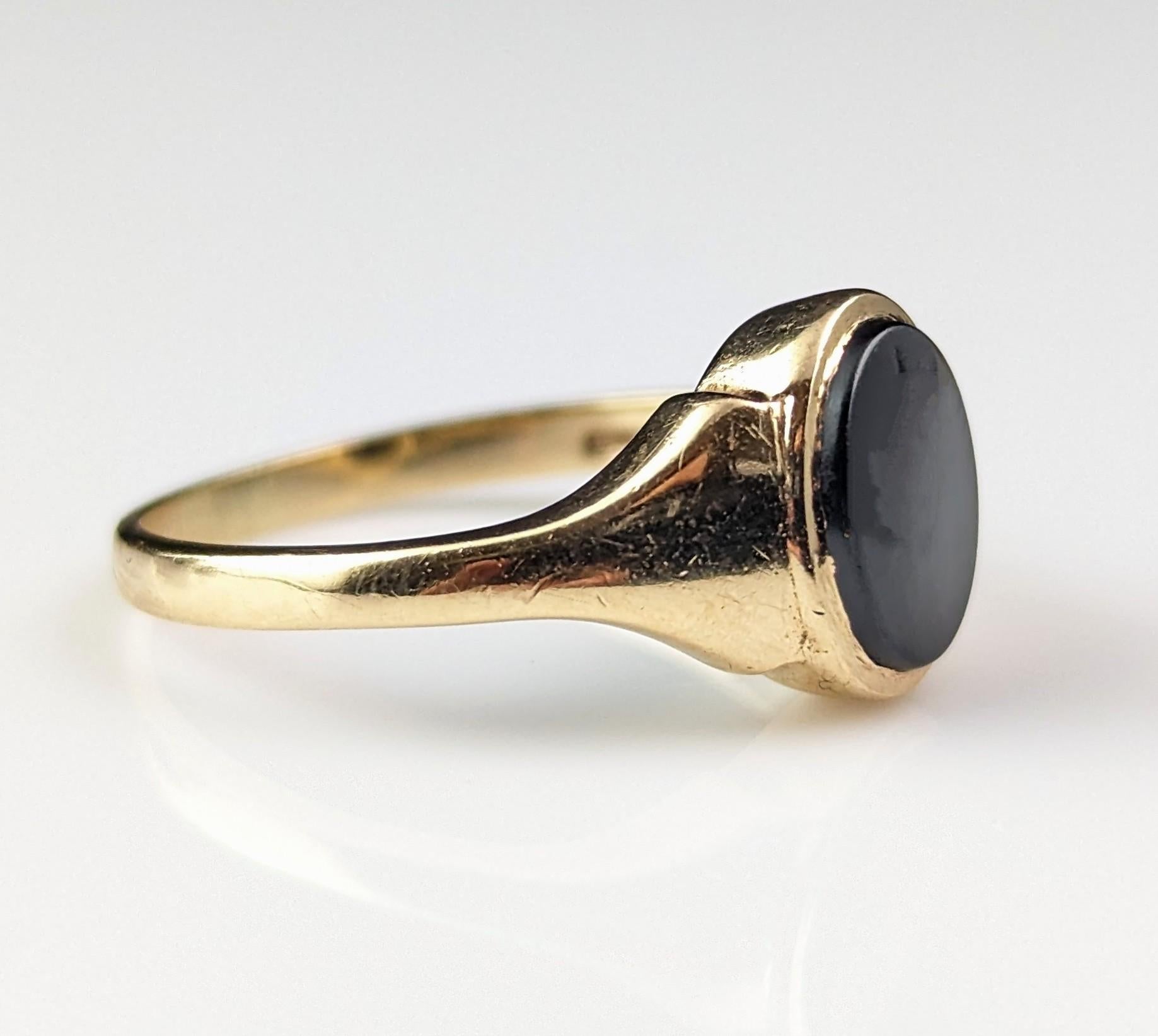 Vintage 9k gold and Onyx Signet ring, Pinky ring  For Sale 5