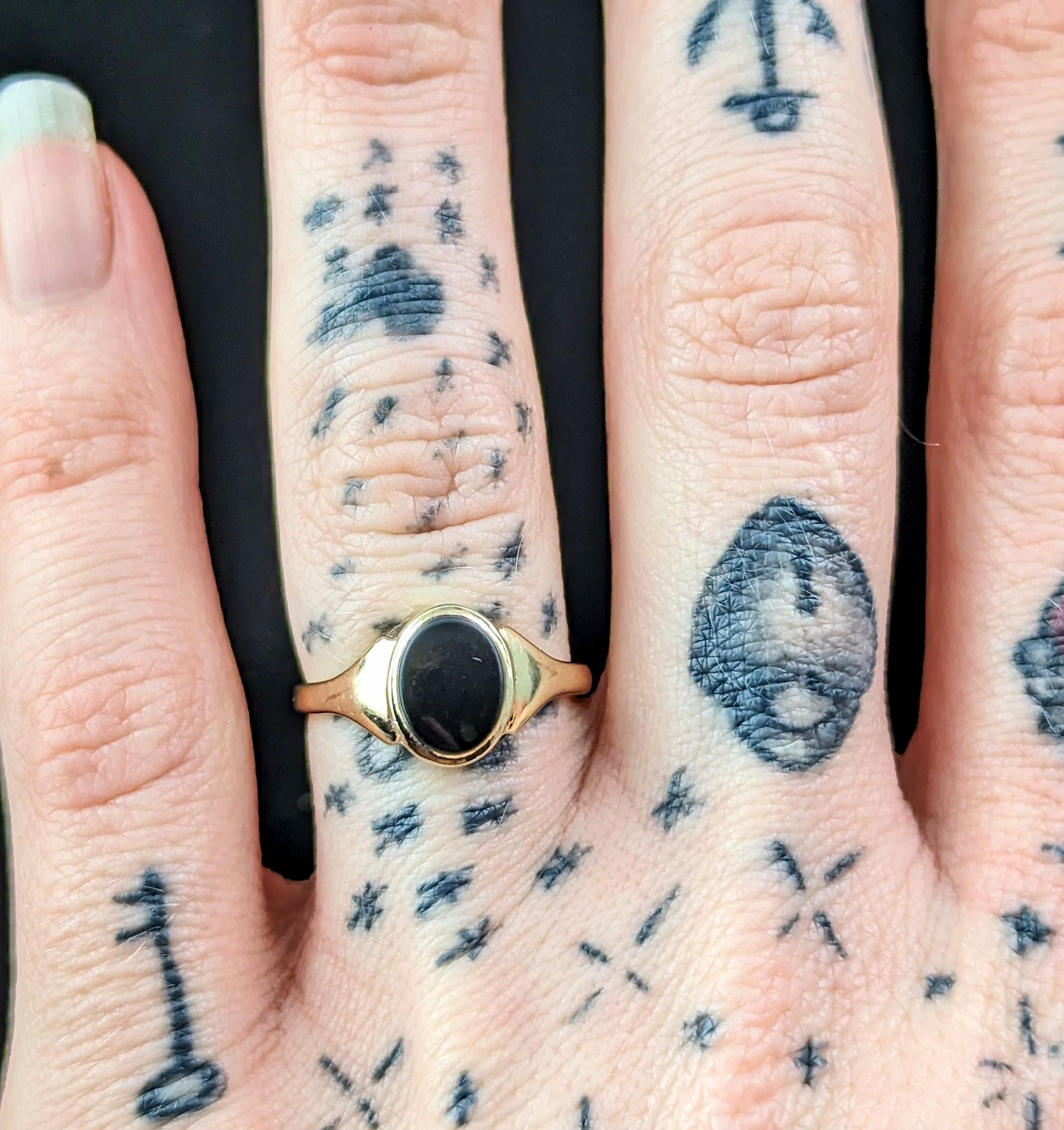 Retro Vintage 9k gold and Onyx Signet ring, Pinky ring  For Sale