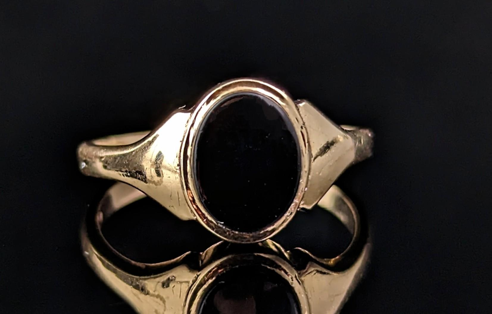 Vintage 9k gold and Onyx Signet ring, Pinky ring  For Sale 1