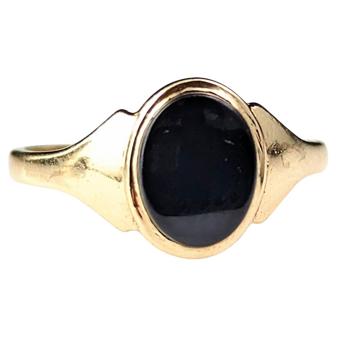 Vintage 9k gold and Onyx Signet ring, Pinky ring  For Sale