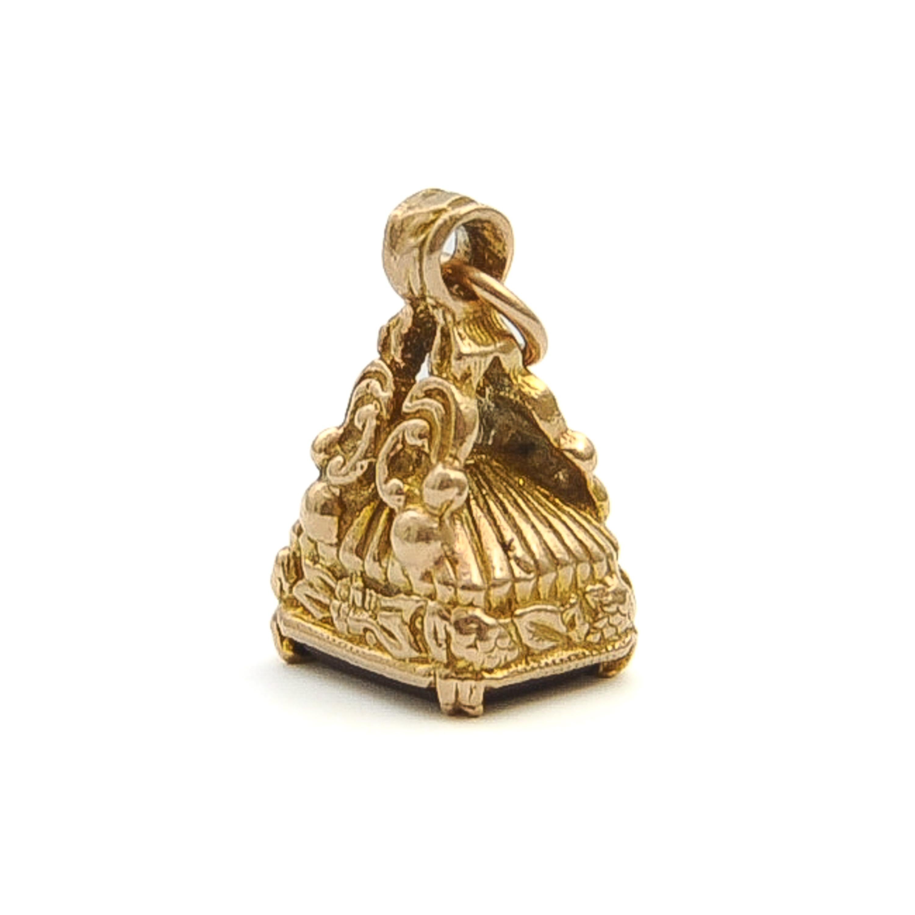 Vintage 9K Gold Ornate Carnelian Fob Charm Pendant For Sale 2