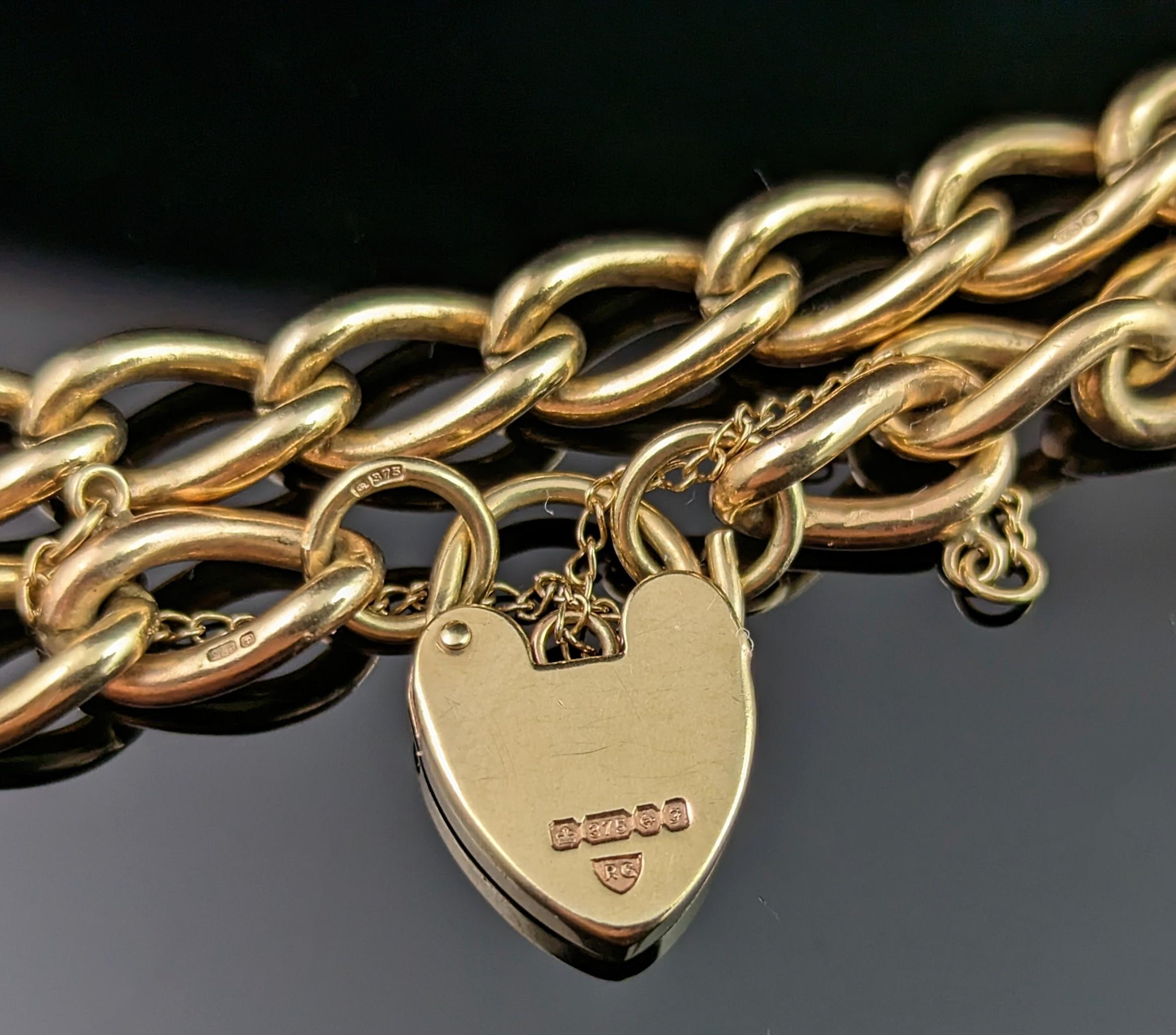 Vintage 9k Gold Curb Link Bracelet, Heart Padlock Clasp For Sale 2