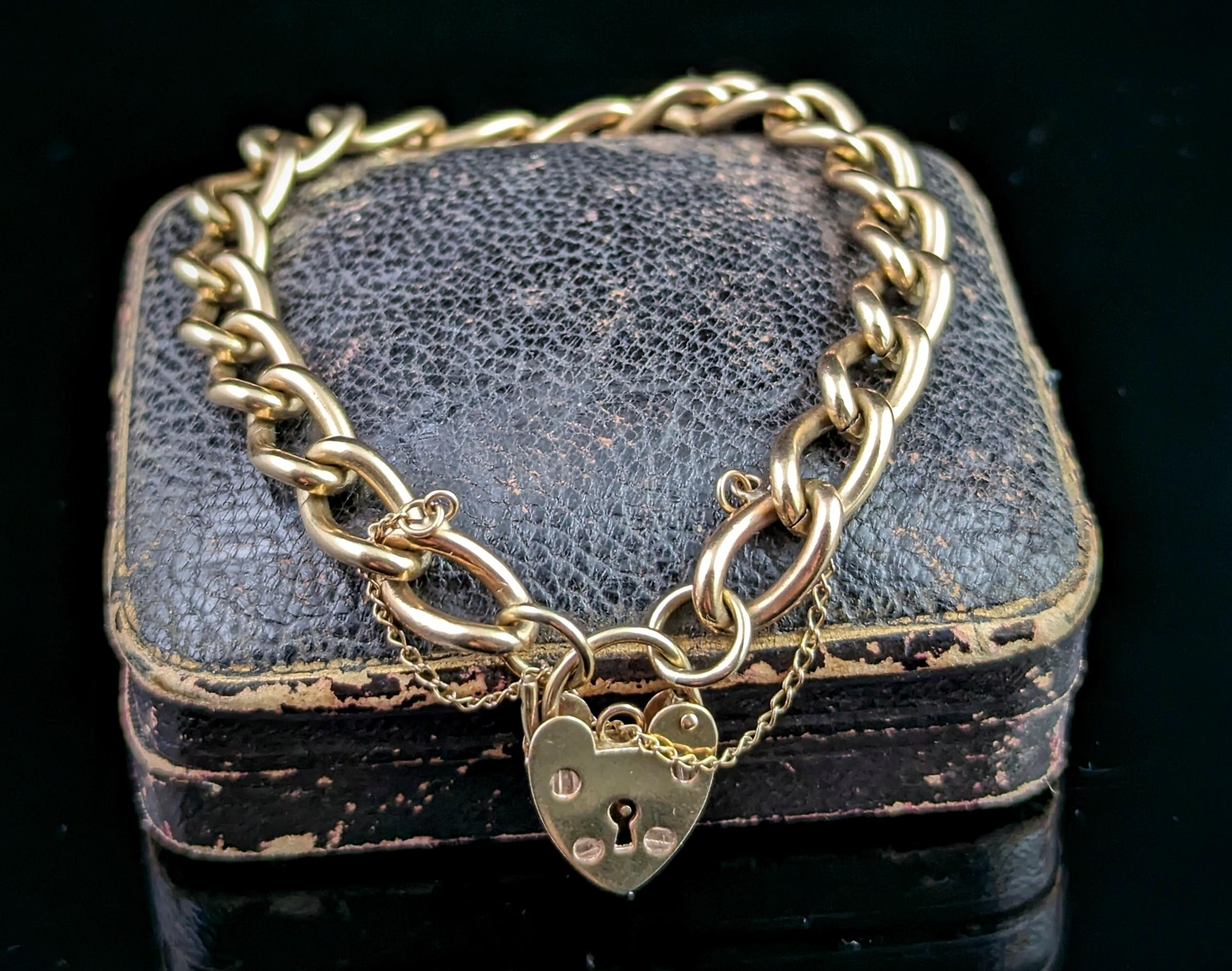 Vintage 9k Gold Curb Link Bracelet, Heart Padlock Clasp For Sale 3