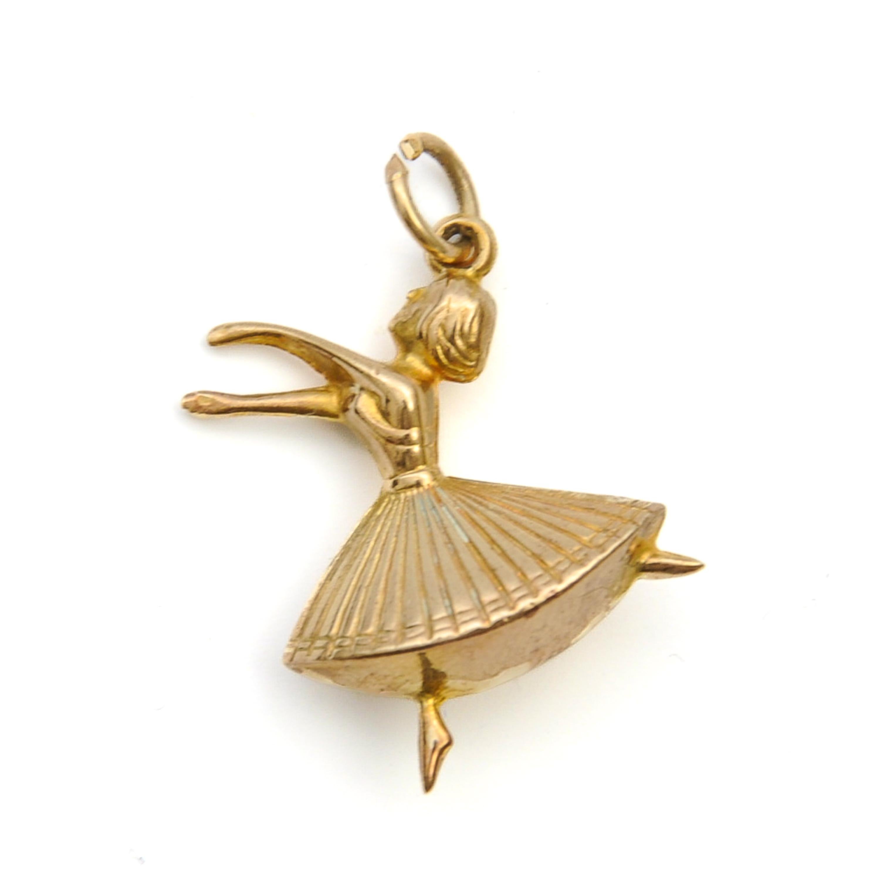 Vintage 9K Gold Dancing Ballerina Charm Pendant In Good Condition For Sale In Rotterdam, NL