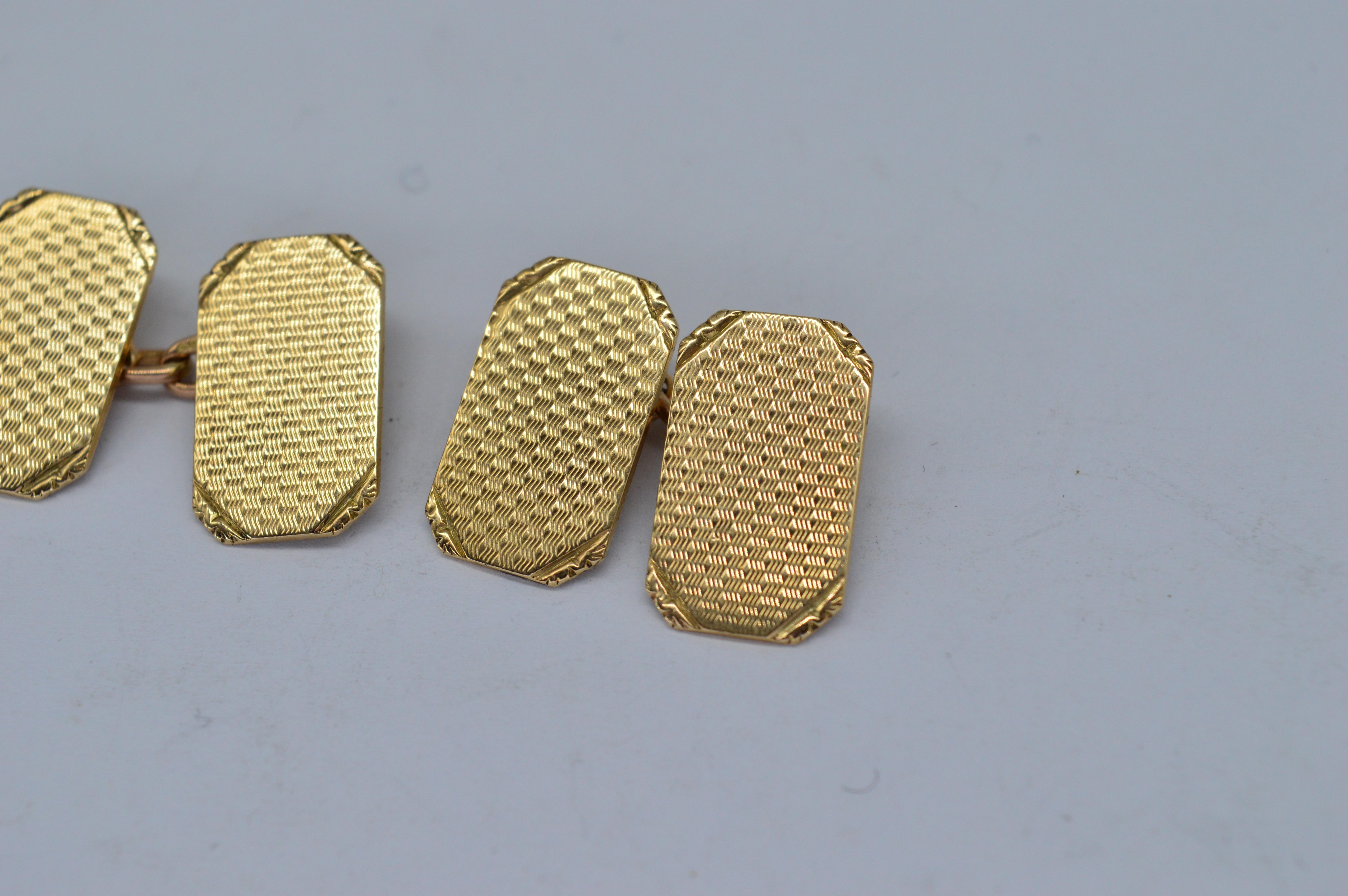 A set of 9ct yellow gold cufflinks made by Deakin and Francis

Featuring a classic engine turned design

6.80g

We have sold to the set of Hit shows like Peaky Blinders and Outlander as well as to Buckingham Palace so our items are truly fit for