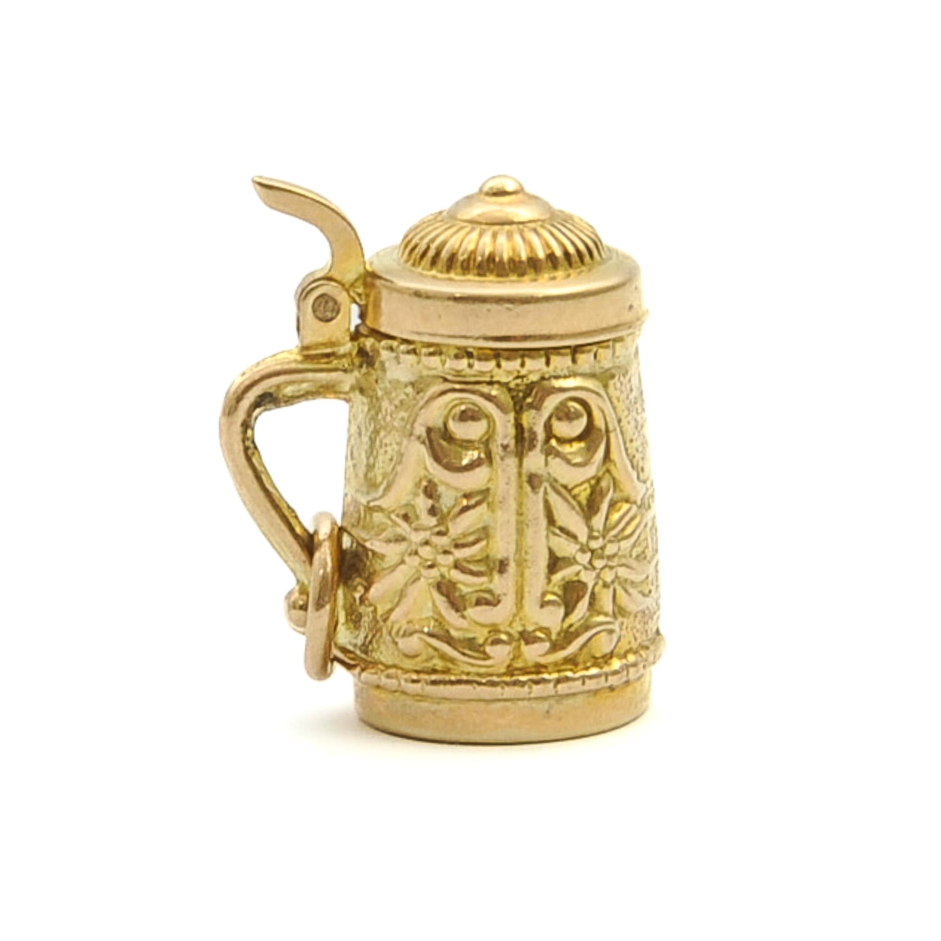 Vintage 9K Gold Engraved Edelweiss Beer Stein Mug Charm Pendant For Sale 5