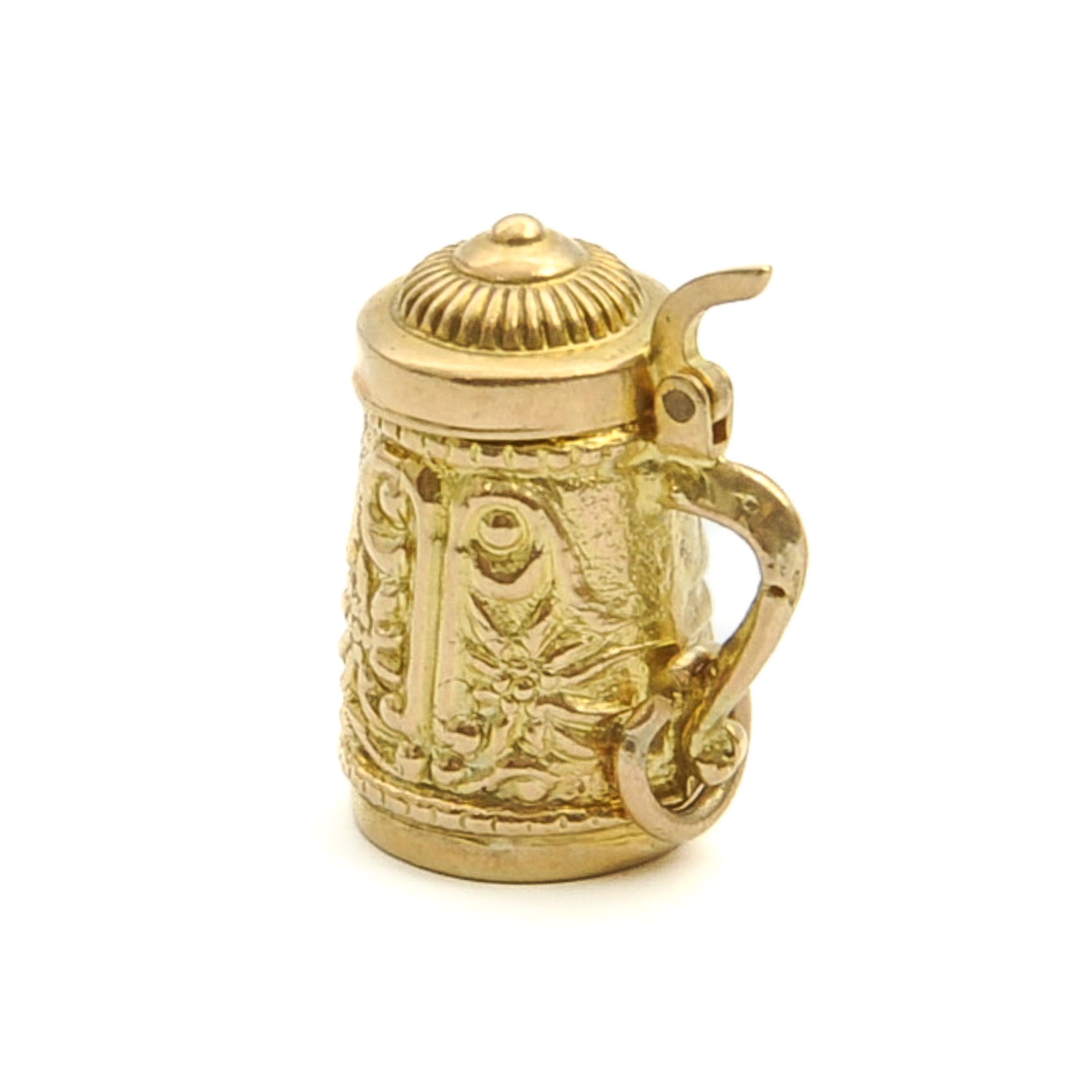 Vintage 9K Gold Engraved Edelweiss Beer Stein Mug Charm Pendant For Sale 1