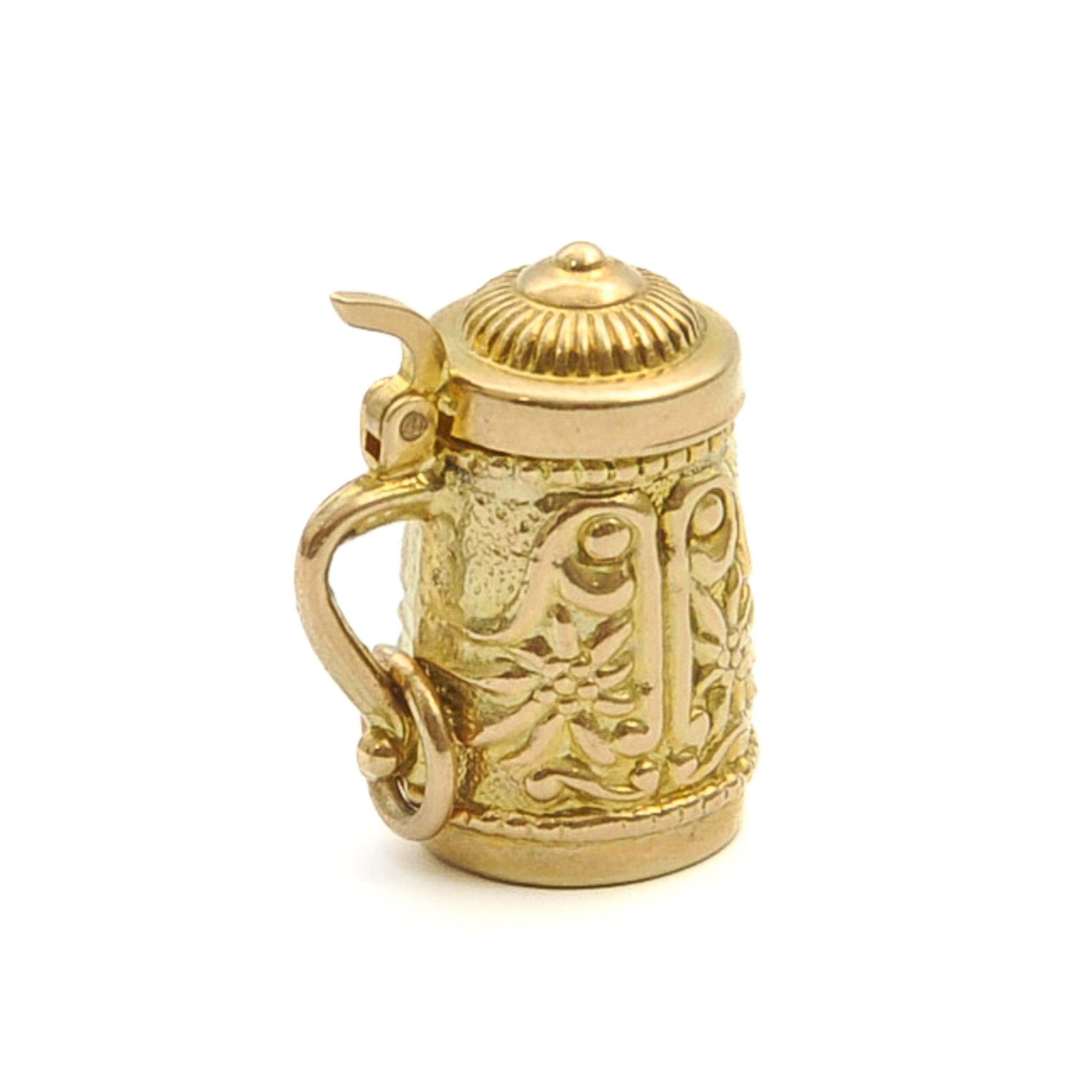 Vintage 9K Gold Engraved Edelweiss Beer Stein Mug Charm Pendant For Sale 3