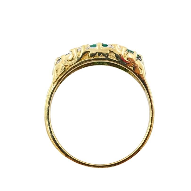 Anello a tre pietre con smeraldo e diamante in oro 9k vintage in vendita 1