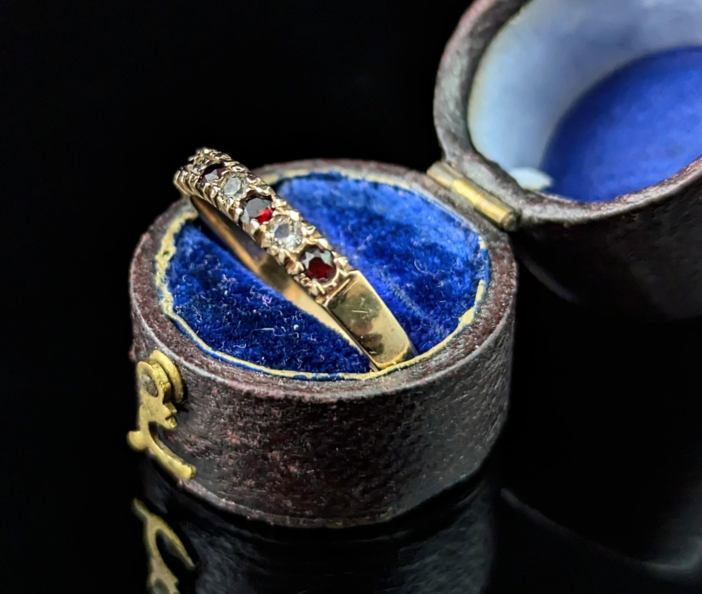 Vintage 9k gold Garnet and Paste half hoop ring In Good Condition For Sale In NEWARK, GB