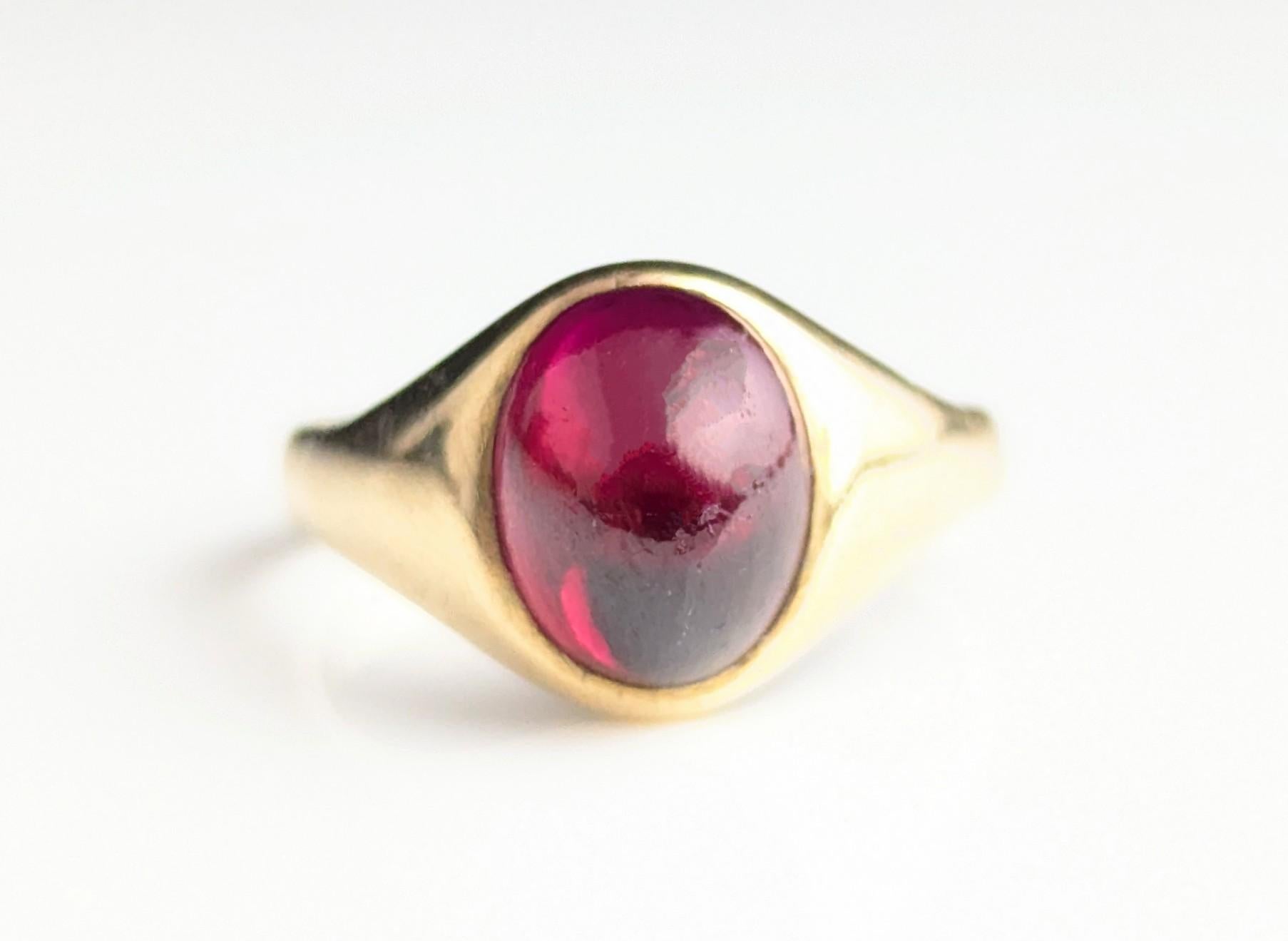 Vintage 9k gold Garnet signet ring, cabochon, Pinky ring, Art Deco 6