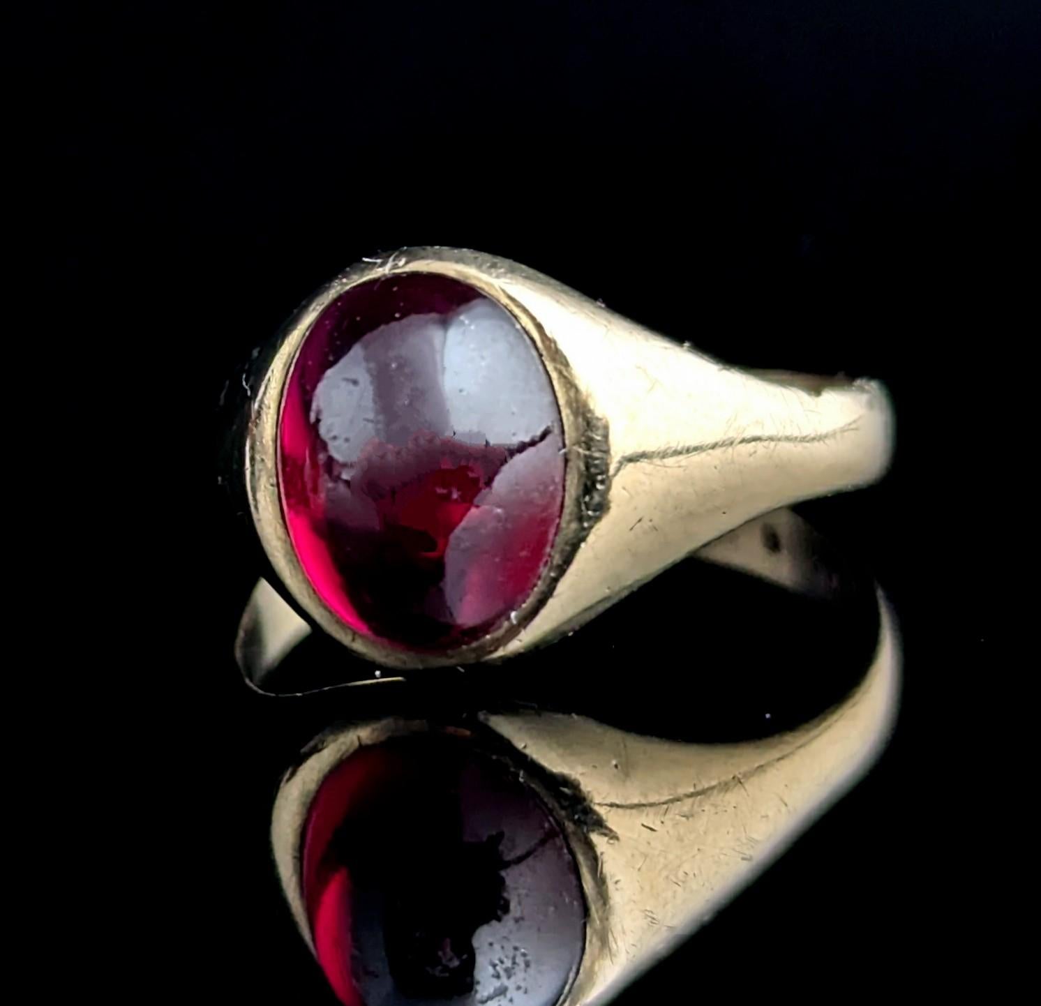 Vintage 9k gold Garnet signet ring, cabochon, Pinky ring, Art Deco In Fair Condition In NEWARK, GB