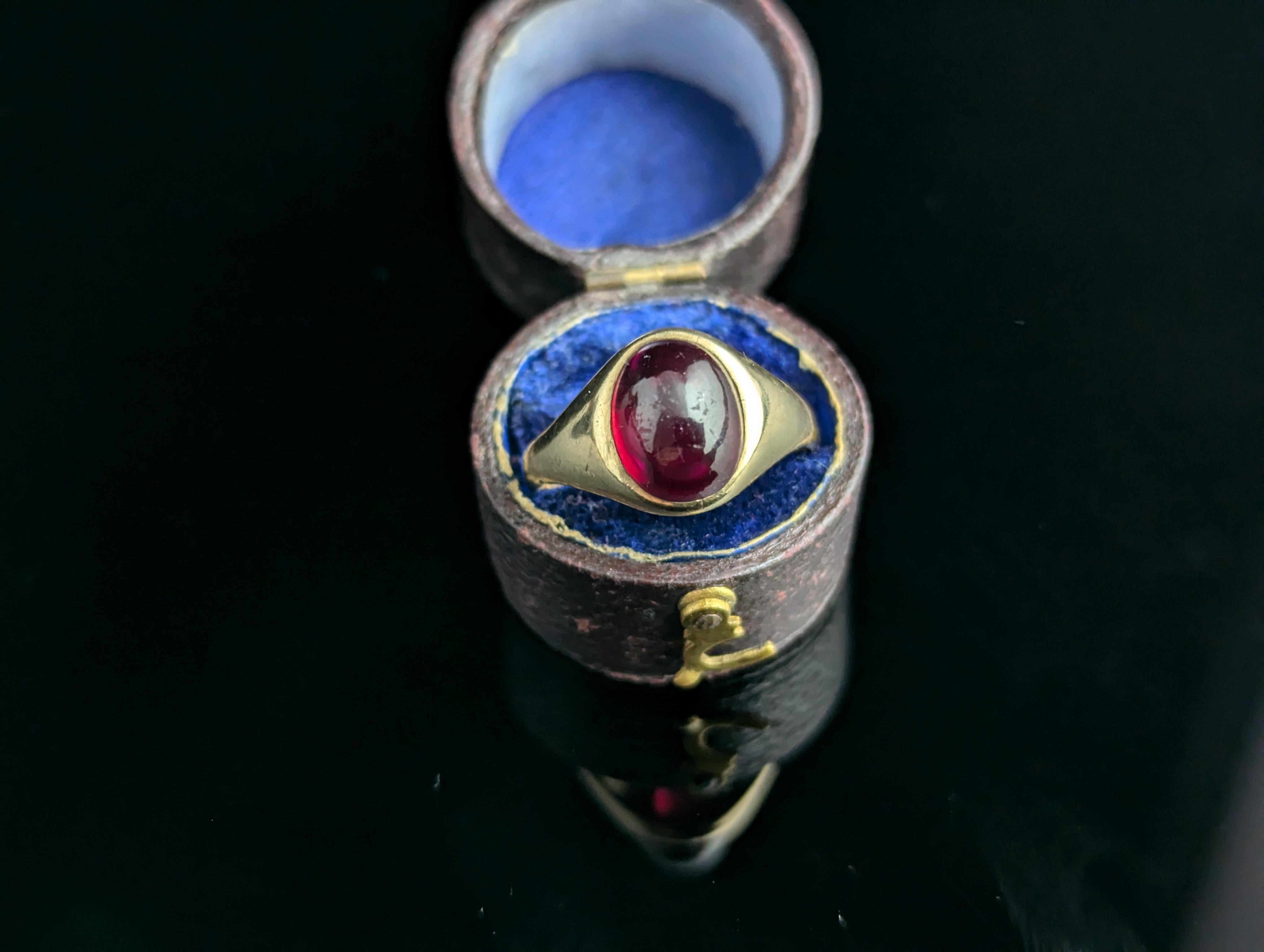Vintage 9k gold Garnet signet ring, cabochon, Pinky ring, Art Deco 1