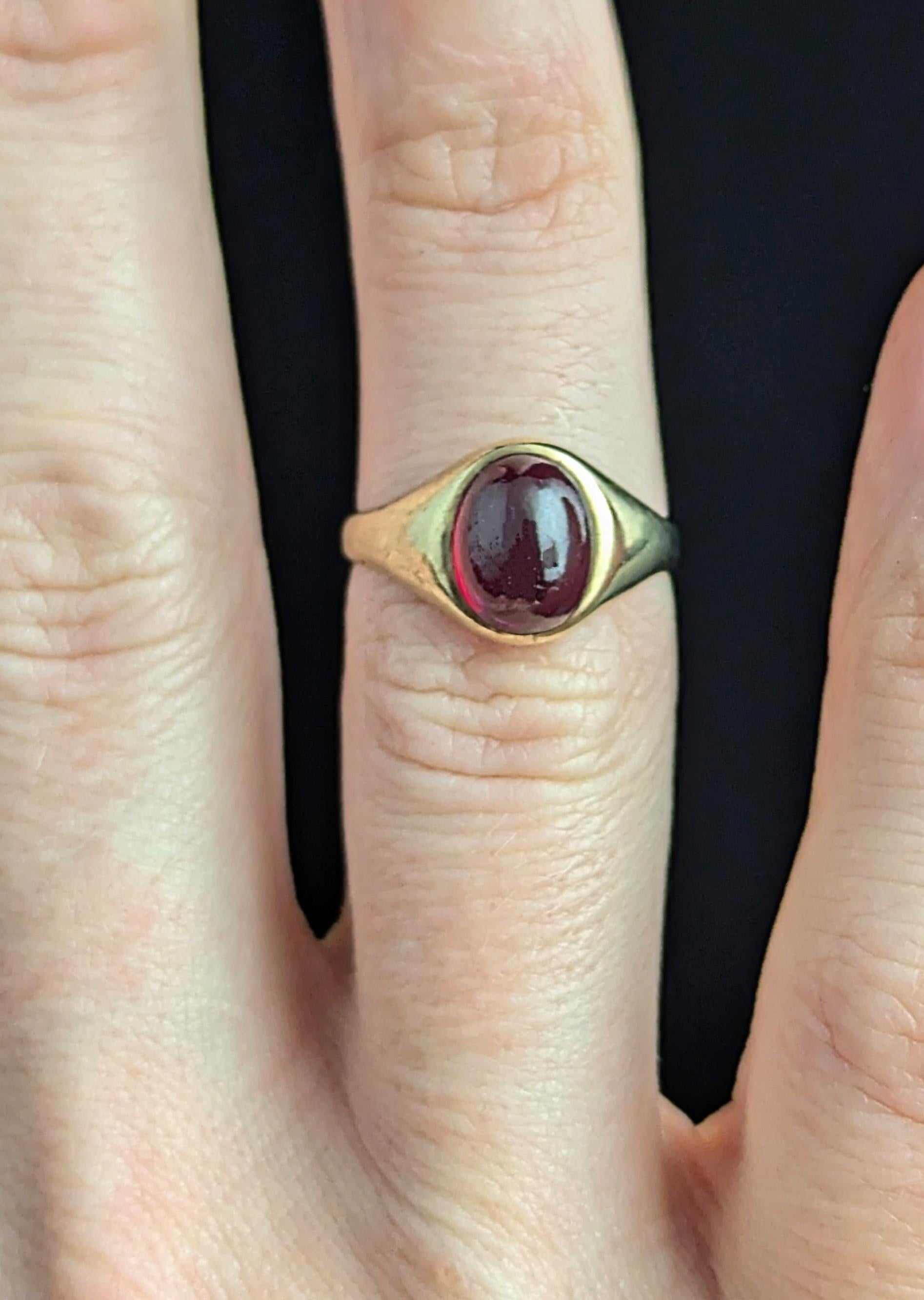Vintage 9k gold Garnet signet ring, cabochon, Pinky ring, Art Deco 3