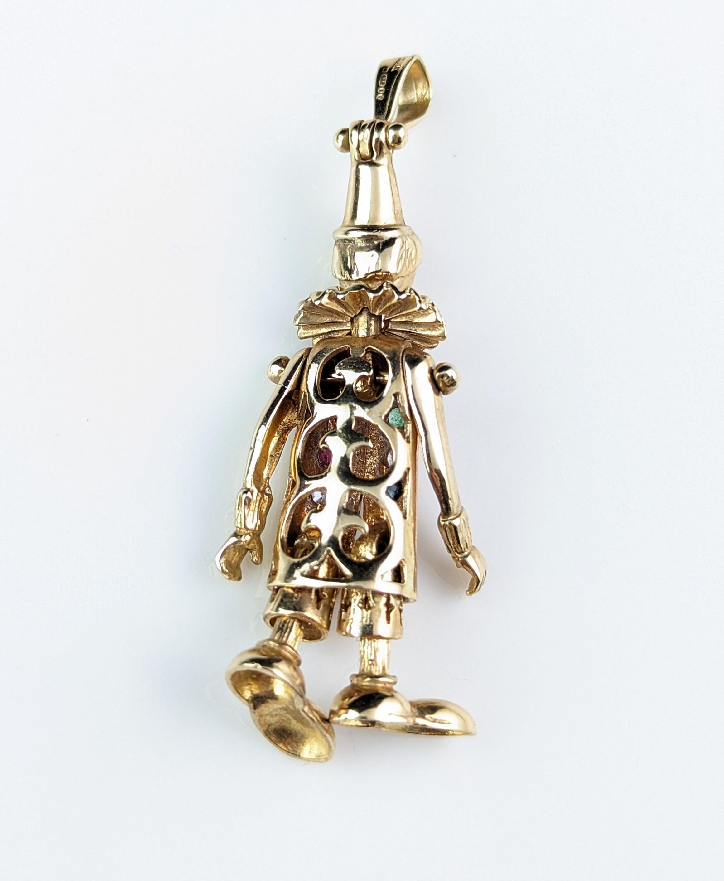 Vintage 9k gold Gemstone clown pendant, Articulated  For Sale 7