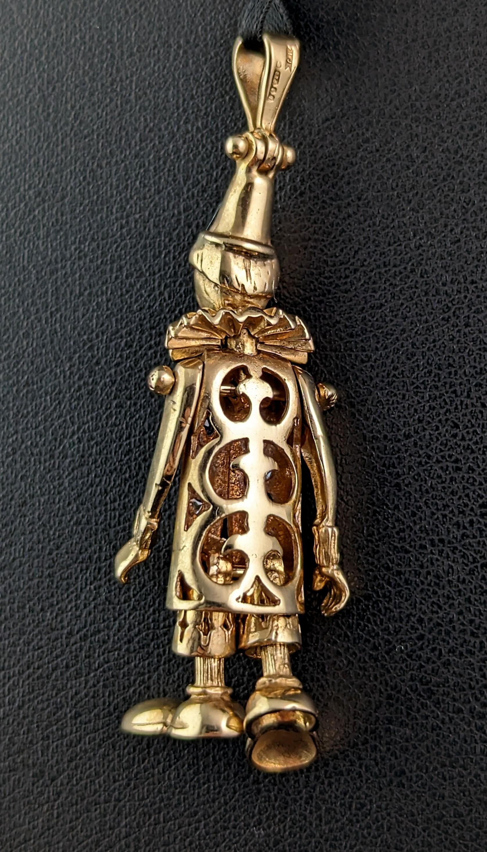 Vintage 9k gold Gemstone clown pendant, Articulated  For Sale 1
