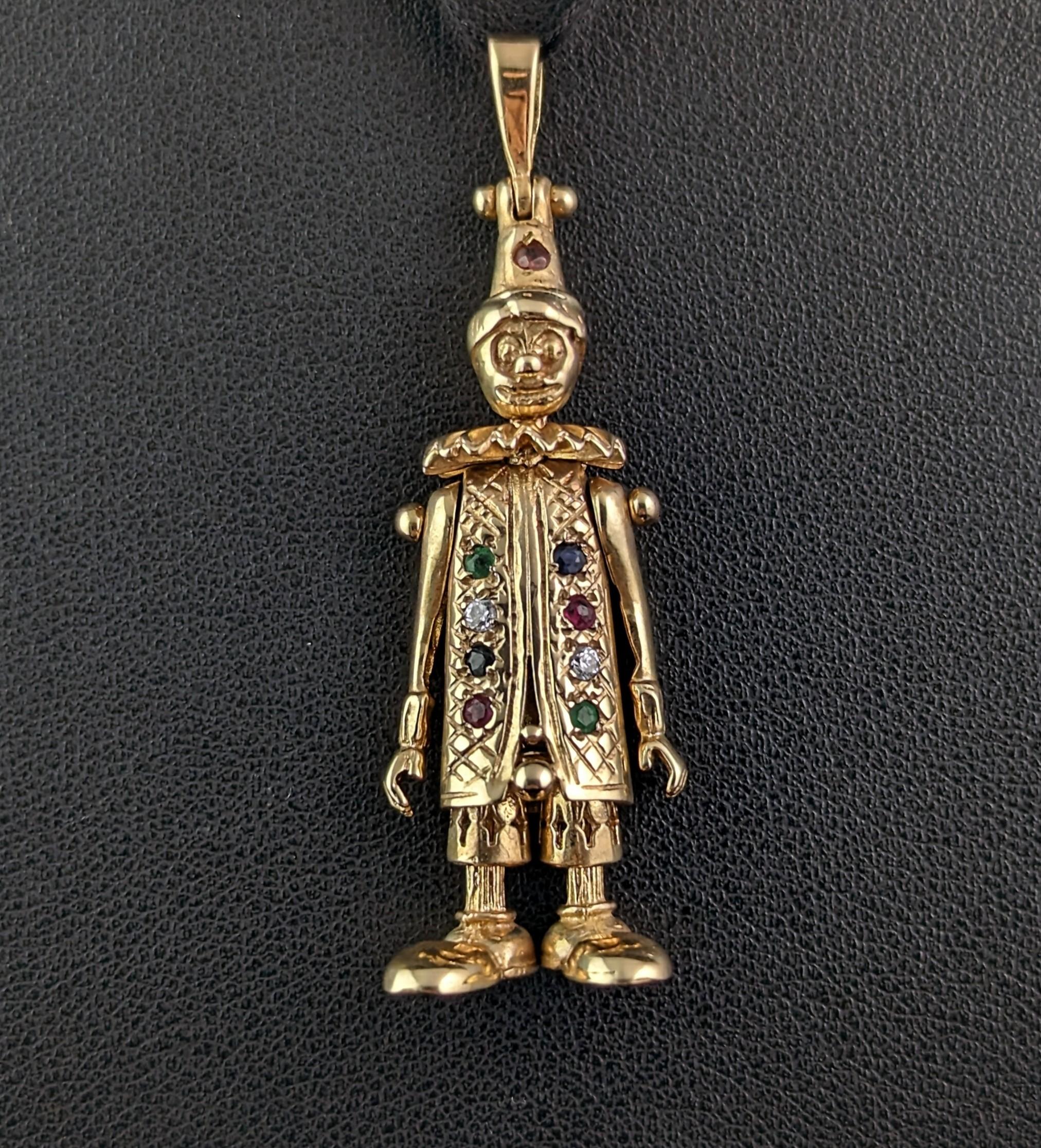 Vintage 9k gold Gemstone clown pendant, Articulated  For Sale 3