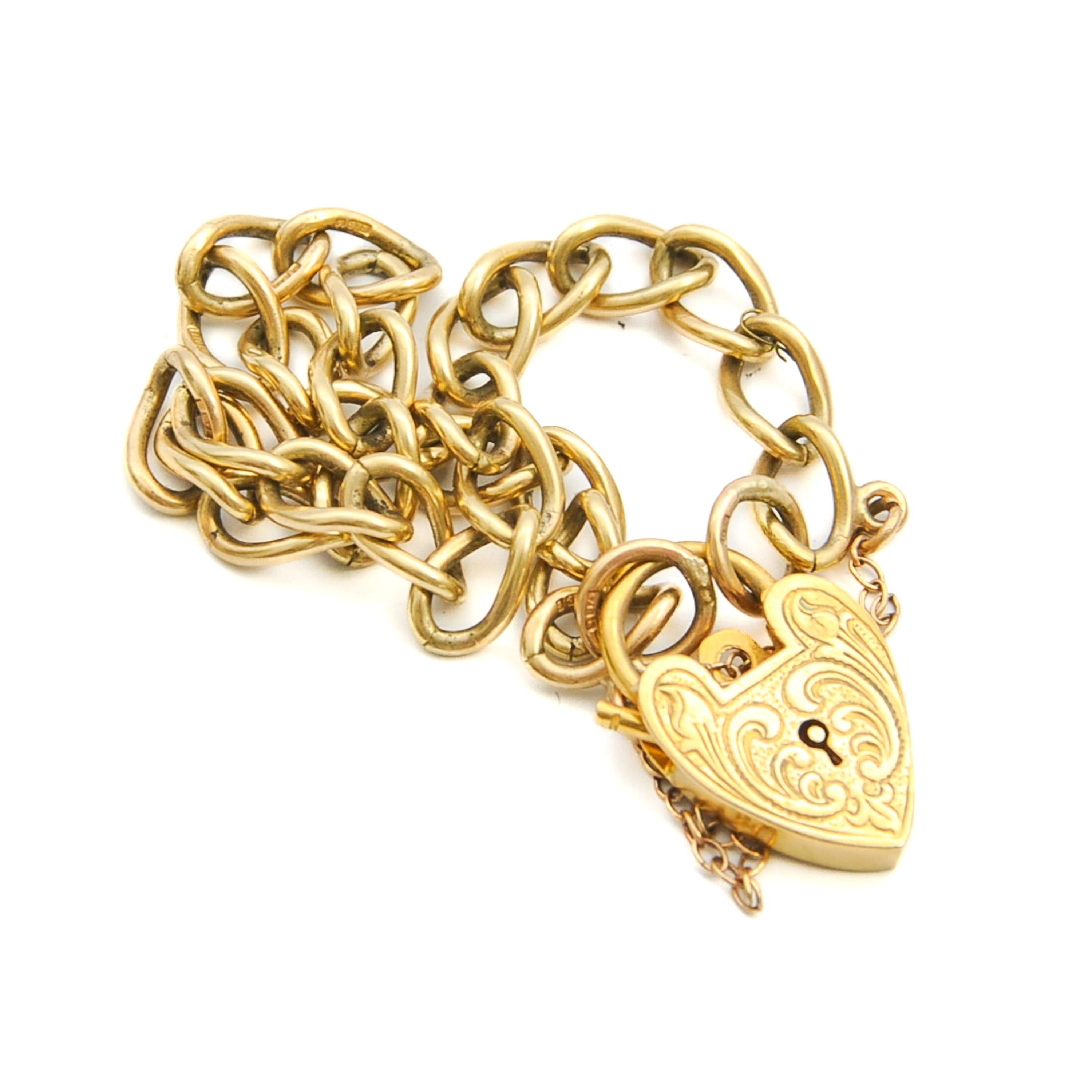 Vintage 9K Gold Heart Padlock Curb Chain Charms Bracelet en vente 1