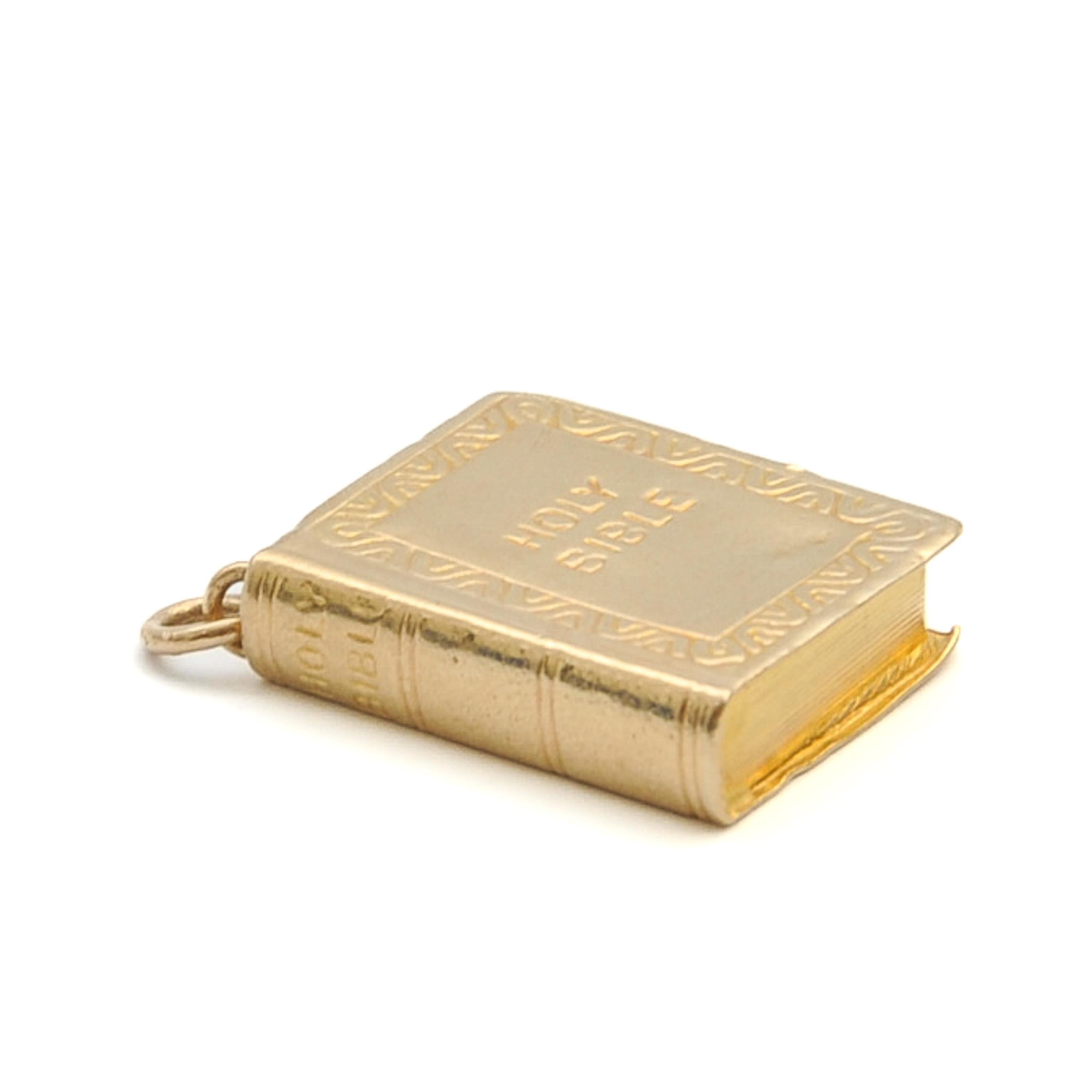 Pendentif breloque biblique Holy Bible vintage en or 9 carats en vente 2