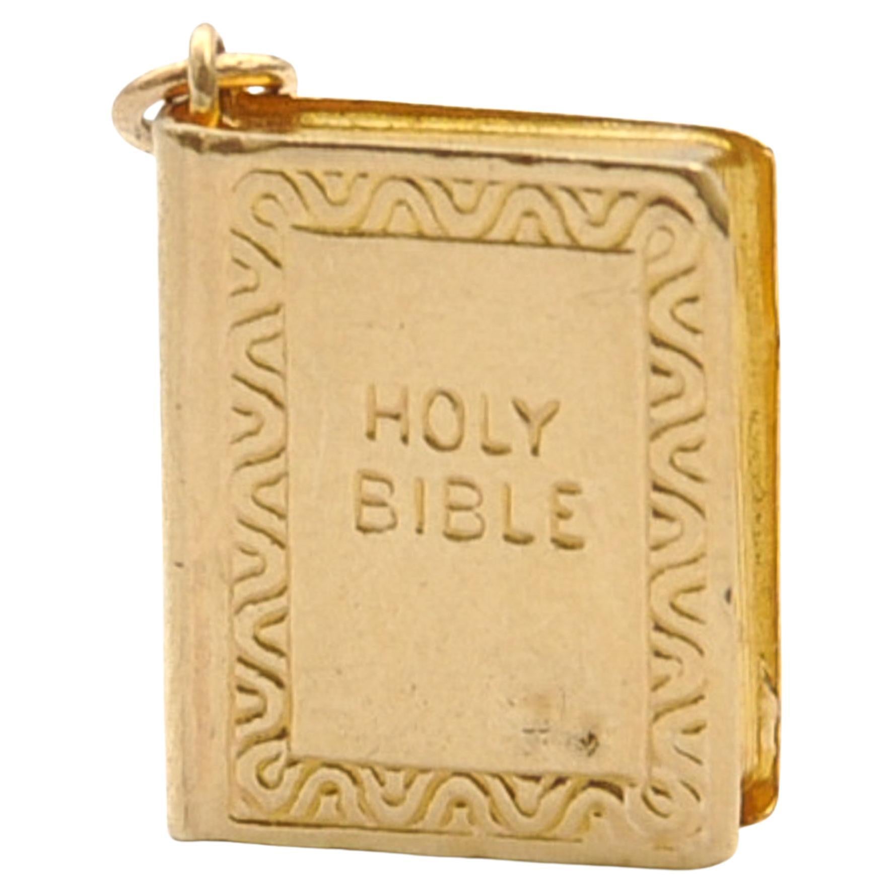 Pendentif breloque biblique Holy Bible vintage en or 9 carats en vente