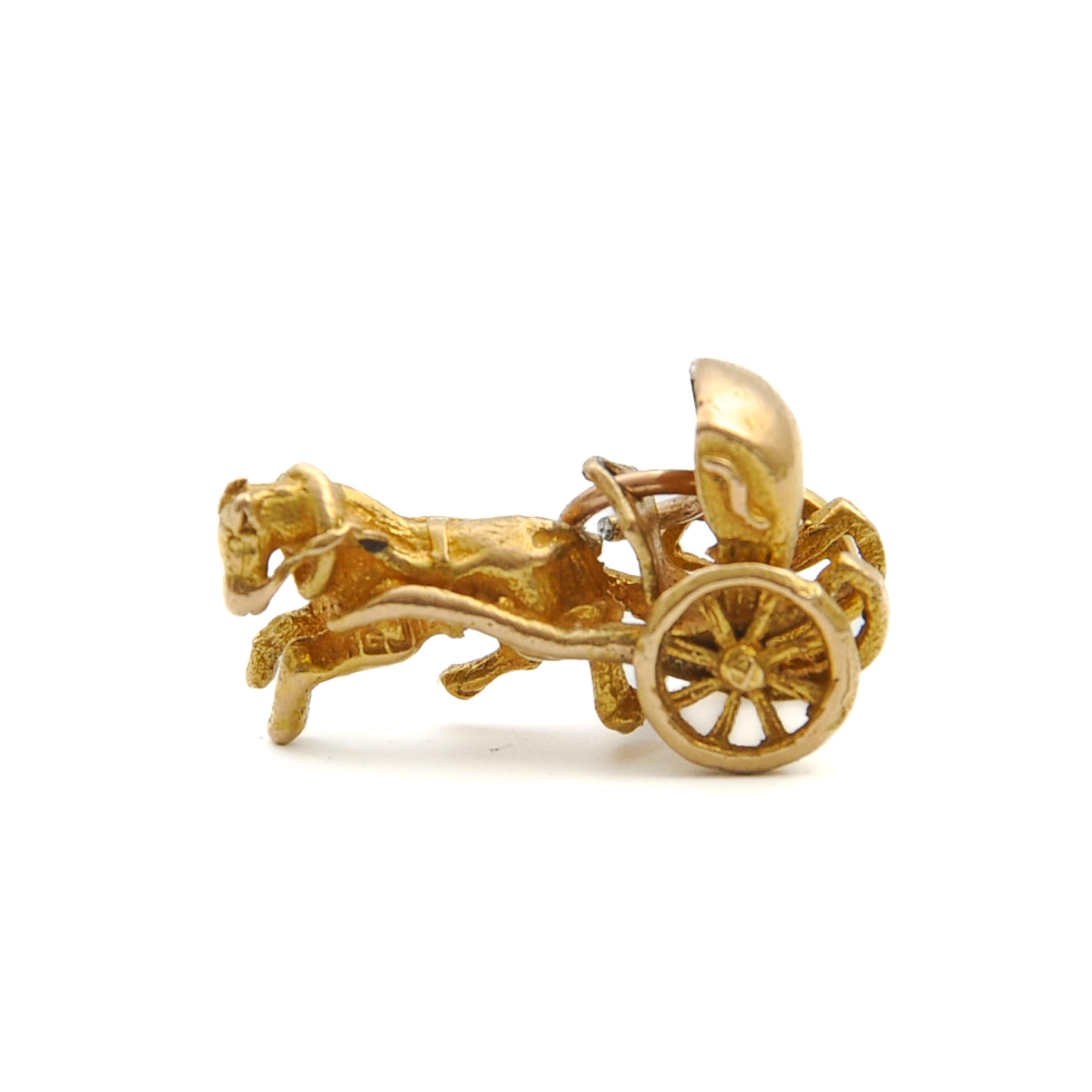 Vintage 9K Gold Horse with Carriage Charm Pendant In Good Condition For Sale In Rotterdam, NL