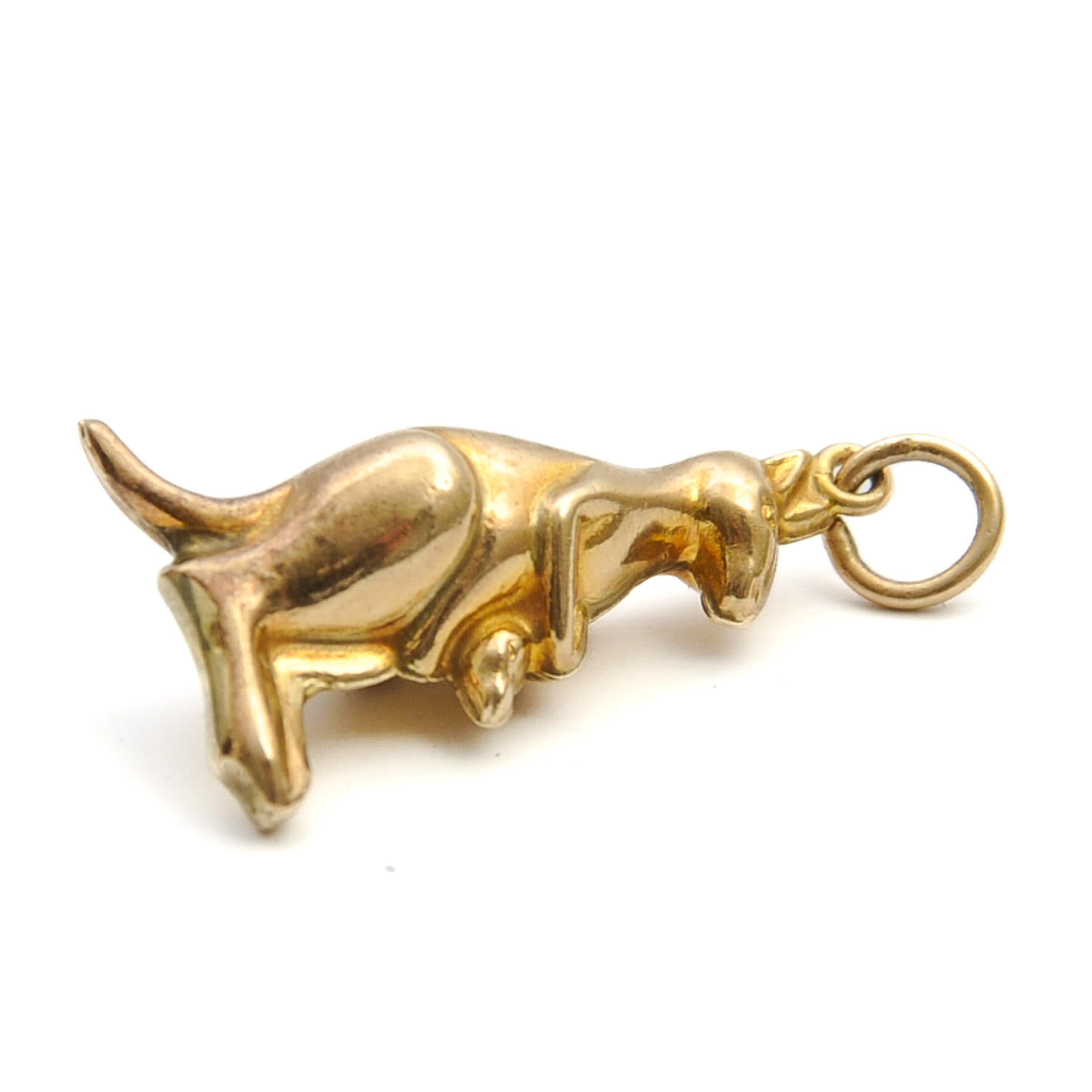 Women's or Men's Vintage 9K Gold Kangaroo with Baby in Pouch Charm Pendant For Sale