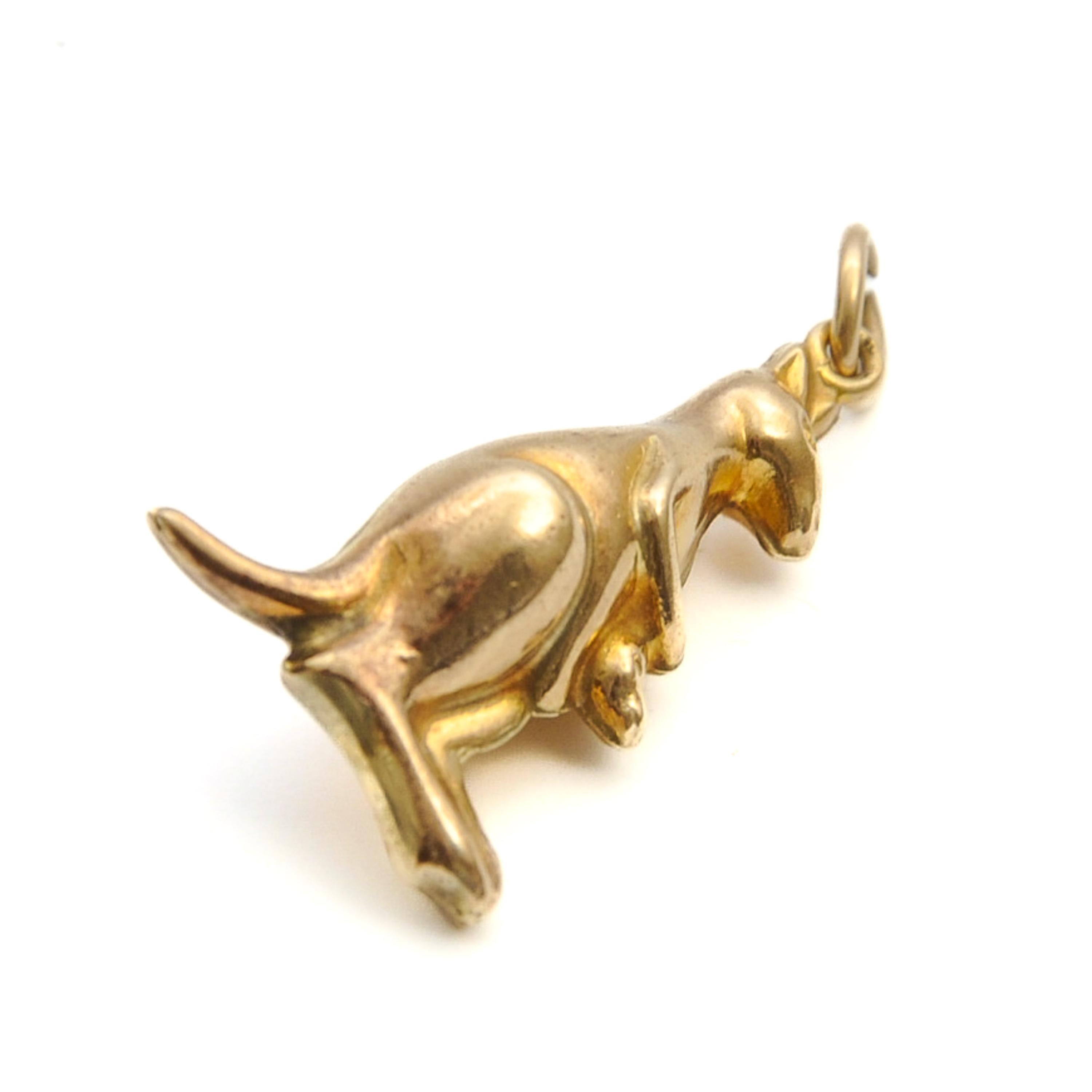 Vintage 9K Gold Kangaroo with Baby in Pouch Charm Pendant For Sale 2