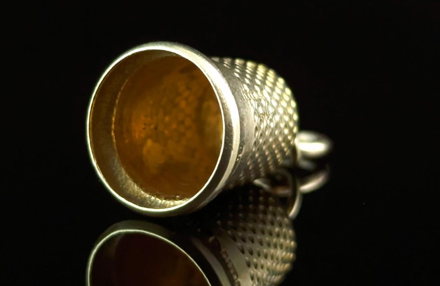 Vintage 9k gold miniature thimble charm, pendant  For Sale 1