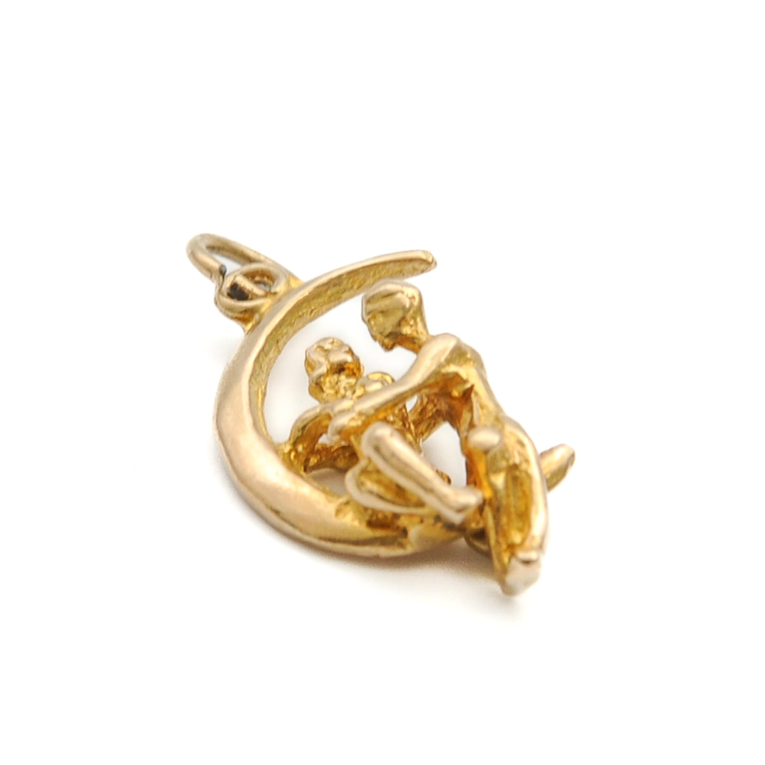 Vintage 9K Gold Movable Love Couple Crescent Charm Pendant For Sale 2