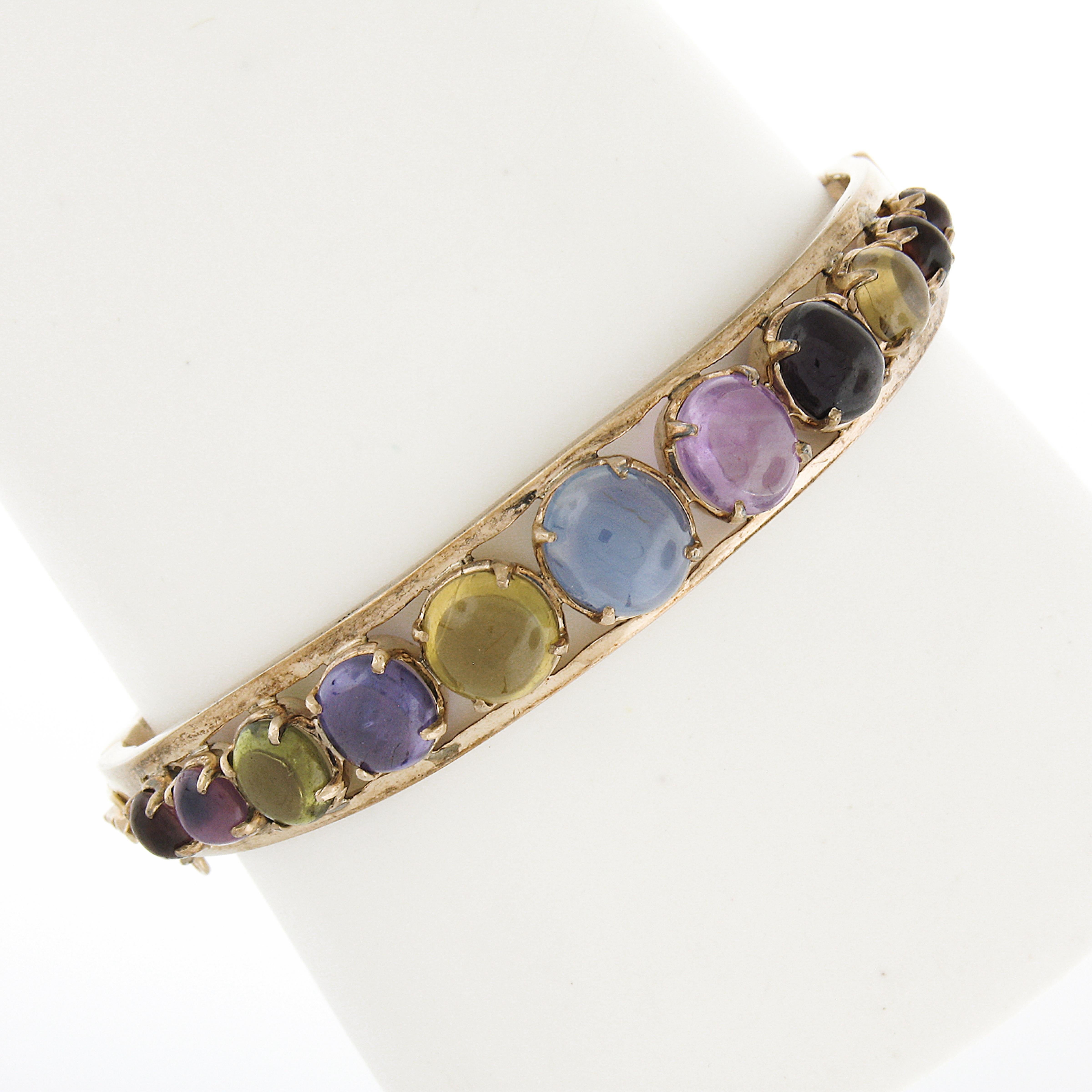 -- Stein(e) --
(1) Natürlicher echter Sternsaphir - ovaler Cabochon-Schliff - Zackenfassung - Farbe Blau - 9,3x8,3 mm (ca.)
(10) Natürliche echte Edelsteine - Oval Cabochon Cut - Prong Set - Rosa, Rot, Gelb, Grün & Lila Farben - Bereich von