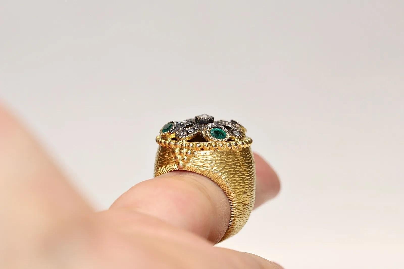Vintage 9k Gold Natural Rose Cut Diamond And Emerald Strong  Ring For Sale 2