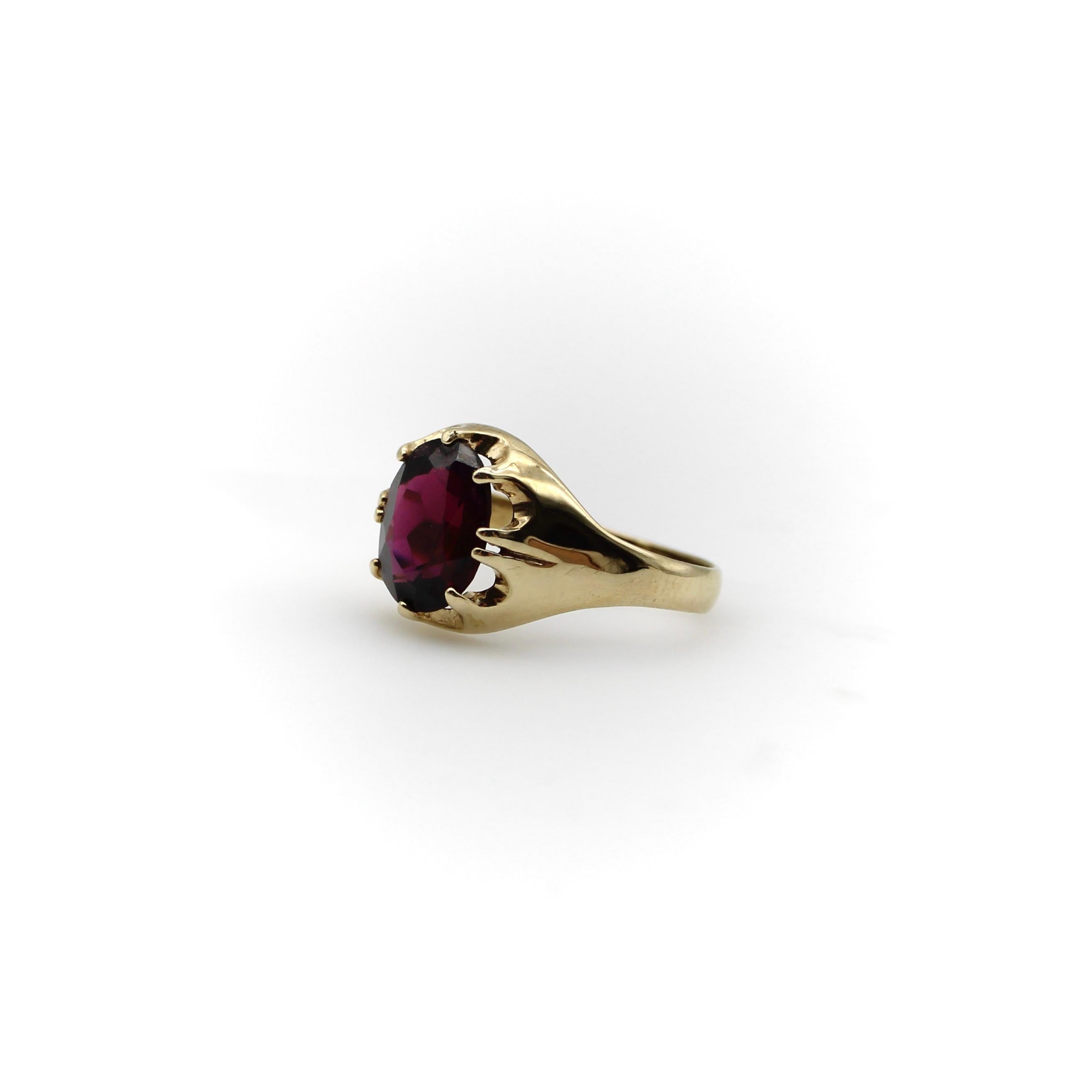 Late Victorian Vintage 9K Gold Rhodolite Garnet Ring with Belcher Setting For Sale