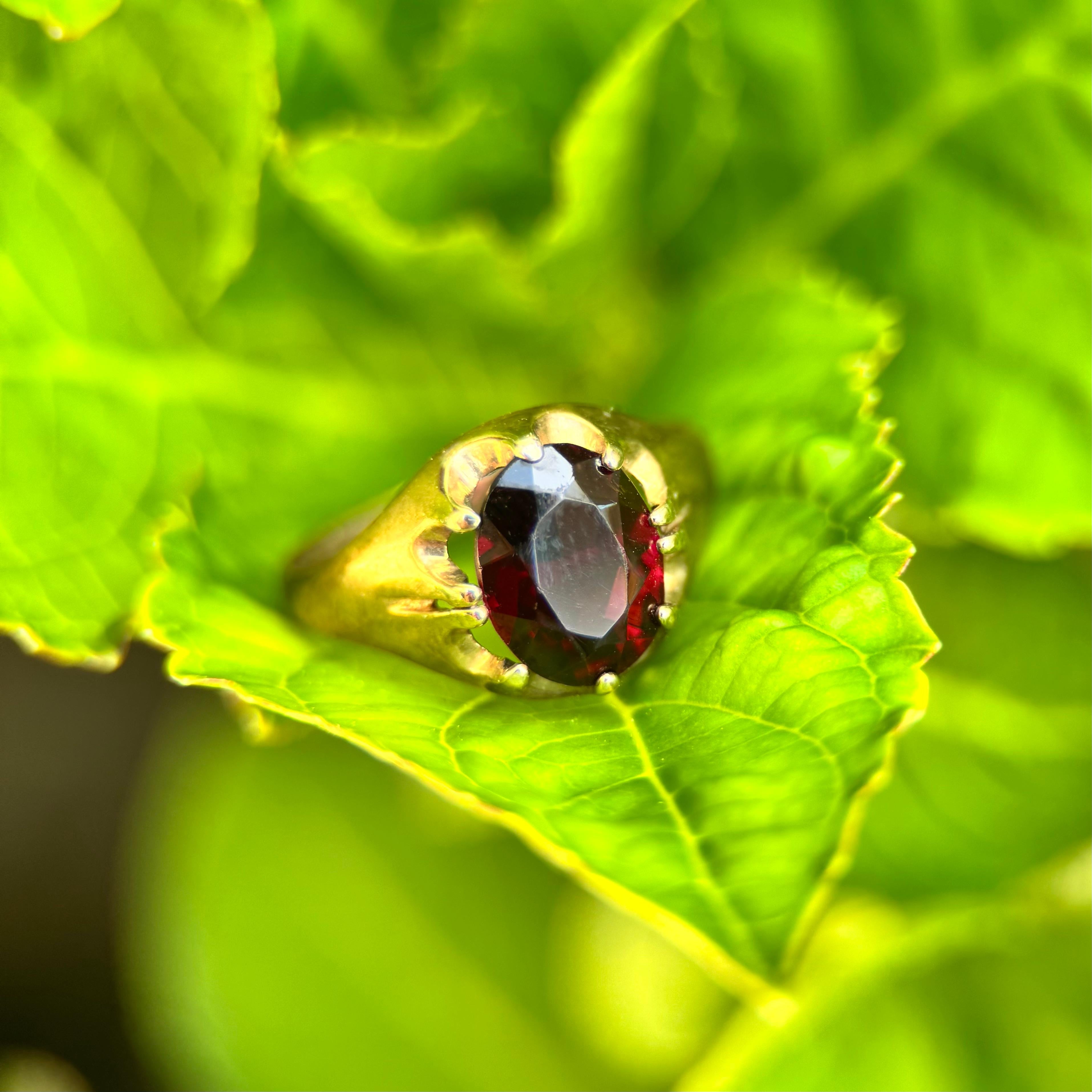 Vintage 9K Gold Rhodolite Garnet Ring with Belcher Setting For Sale 2