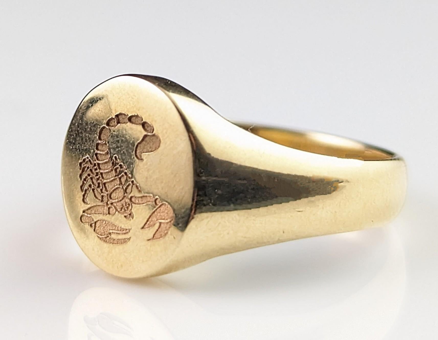 Vintage 9k gold signet ring, Scorpion, heavy  For Sale 6