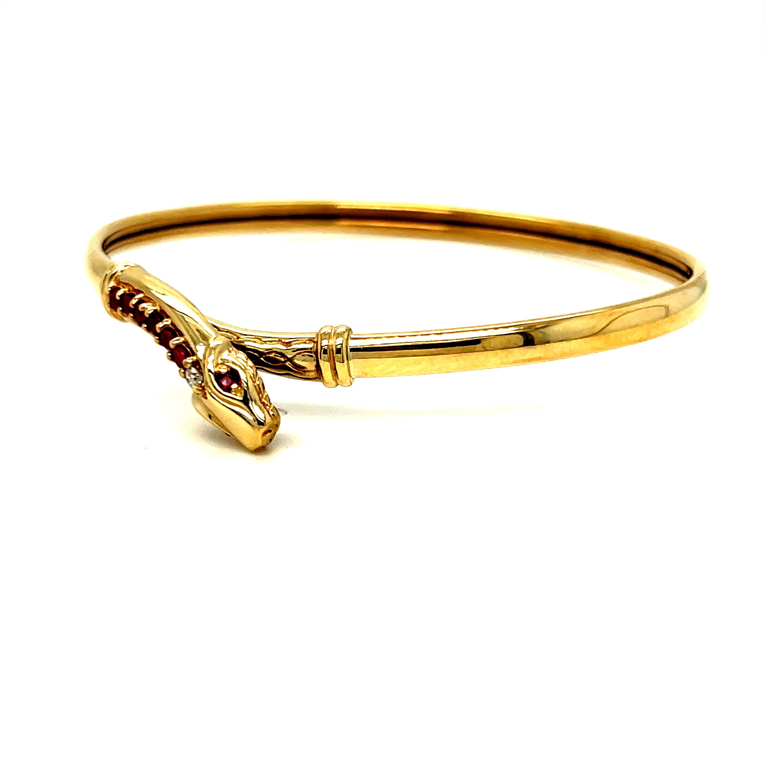 Vintage-Schlangenarmreif aus 9 Karat Gold mit Rubinen und Diamanten. (Retro)