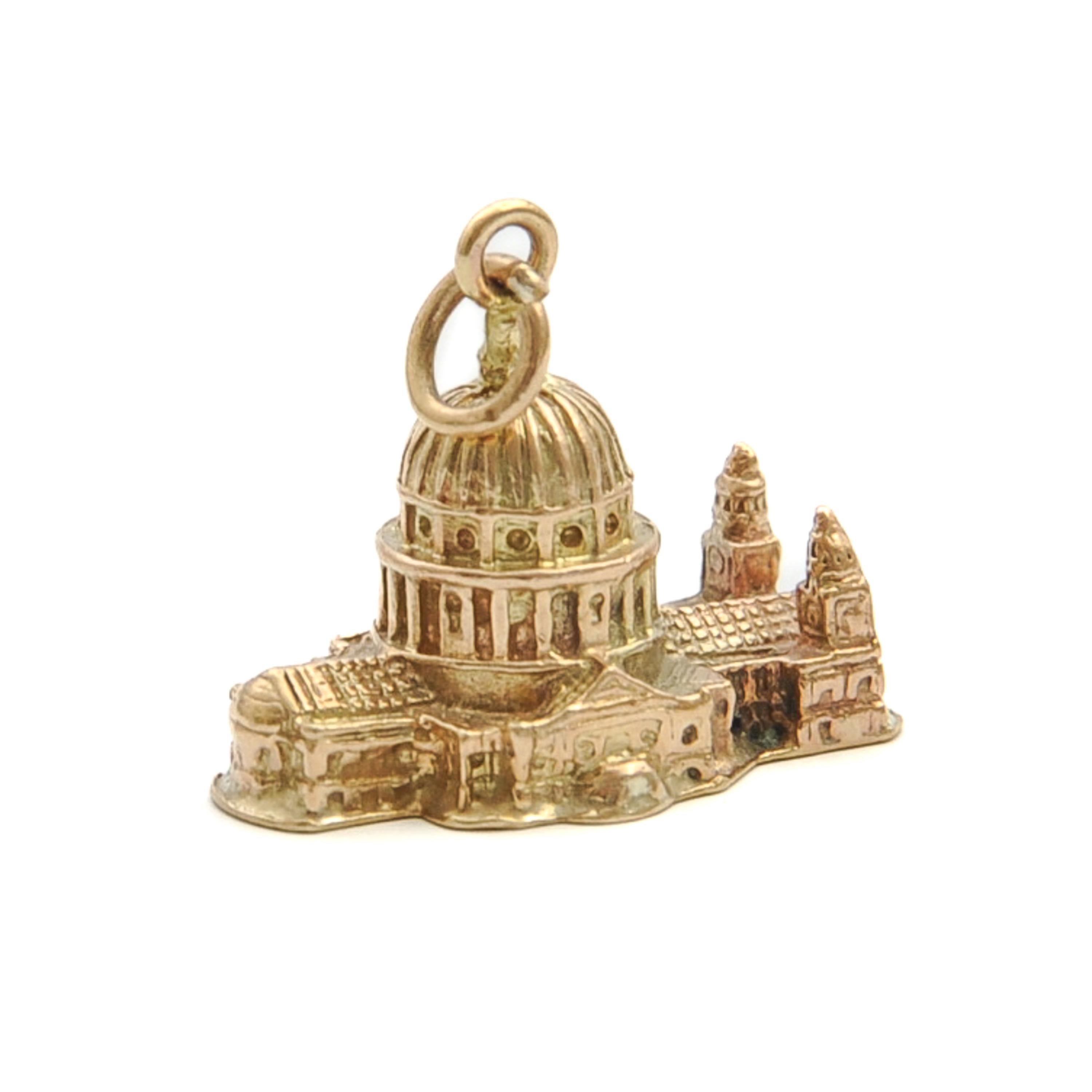 Pendentif breloque cathédrale St. Pauls vintage en or 9 carats en vente 3