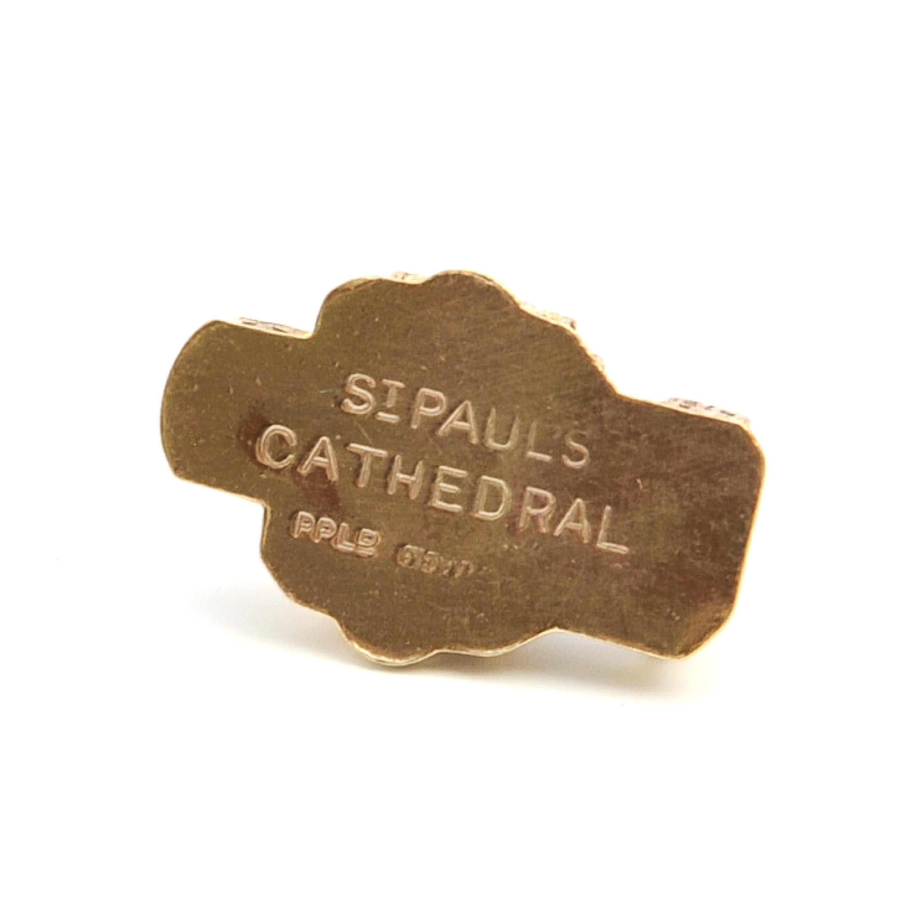Pendentif breloque cathédrale St. Pauls vintage en or 9 carats en vente 4