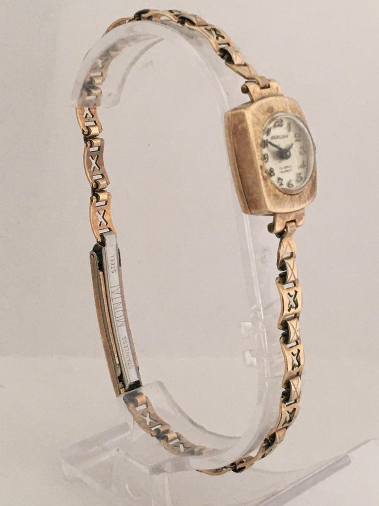 Vintage 9 Karat Gold Swiss Mechanical Ladies Watch For Sale 13