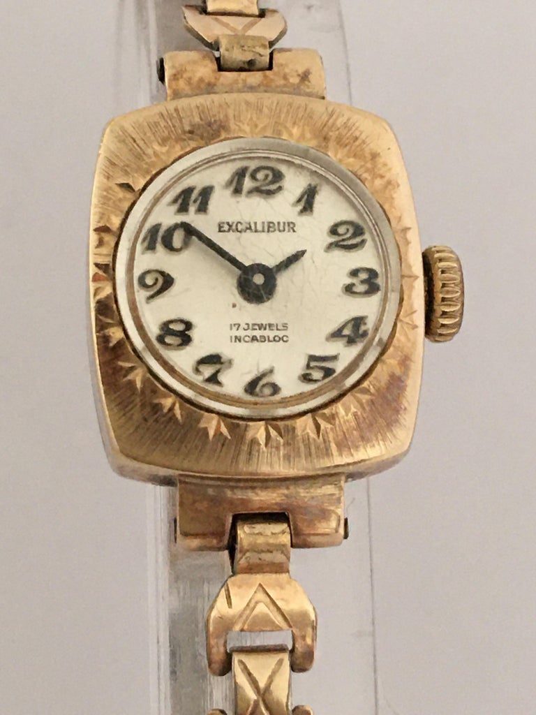 Vintage 9 Karat Gold Swiss Mechanical Ladies Watch In Good Condition For Sale In Carlisle, GB